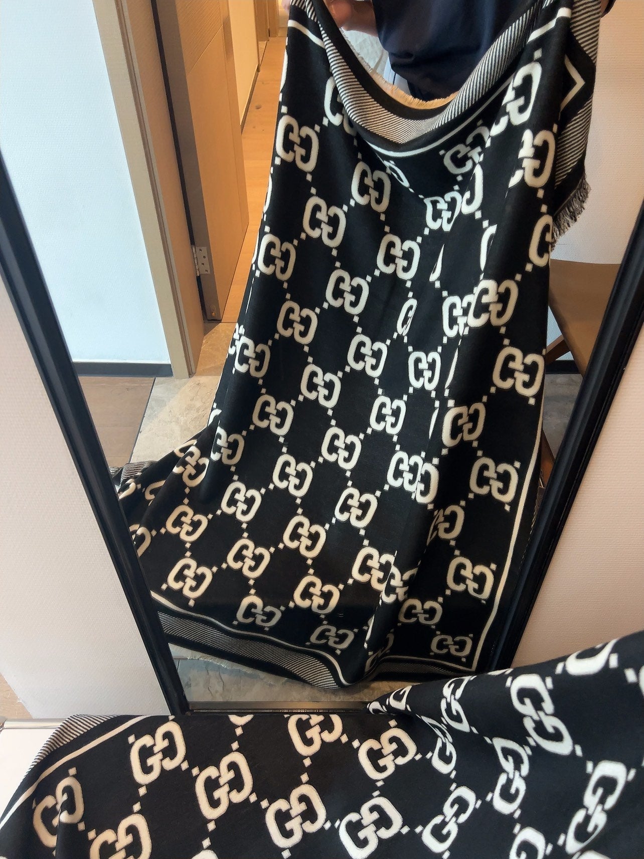 GUCCI SQUARE SCARF 140 CM IN BLACK MIX WHITE SILK CASHMERE 401511