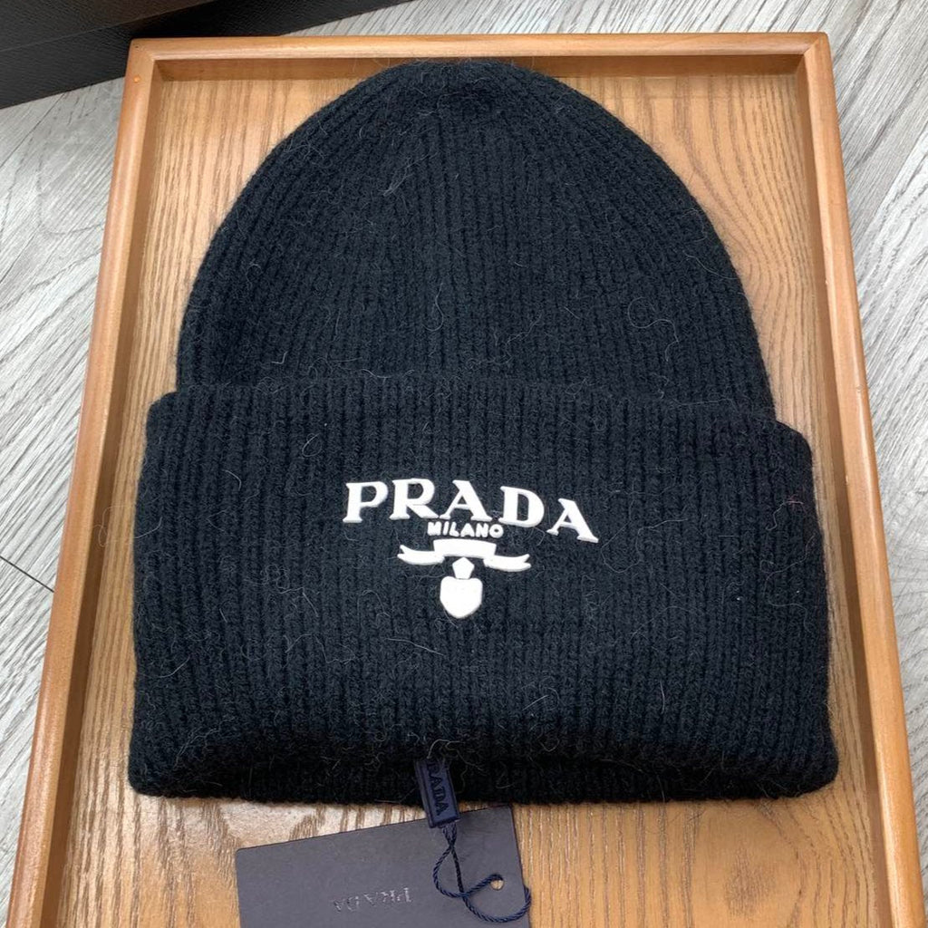 PRADA BEANIE HAT IN BLACK WOOL 108753