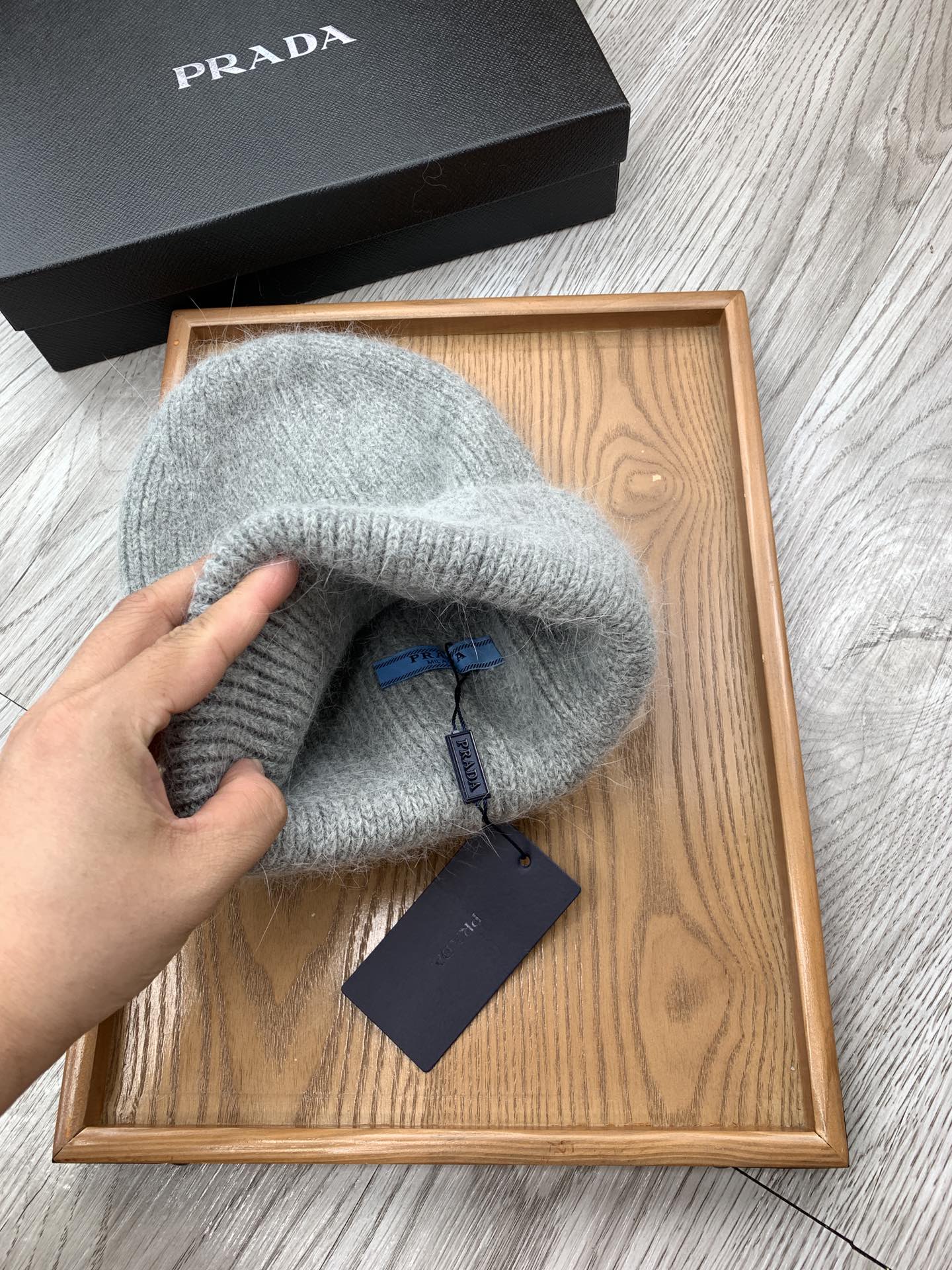 PRADA BEANIE HAT IN DOLPHIN GRAY WOOL 108750