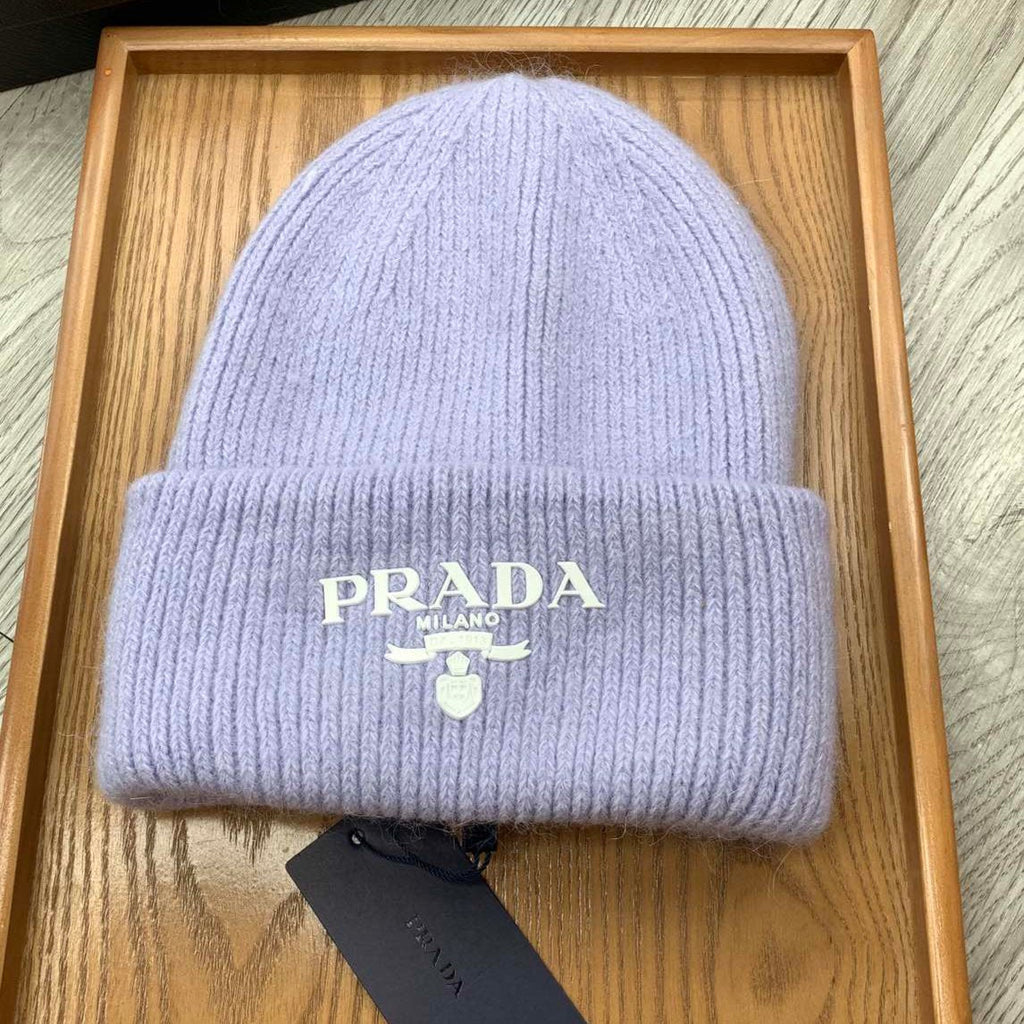 PRADA BEANIE HAT IN PASTEL PURPLE WOOL 108749