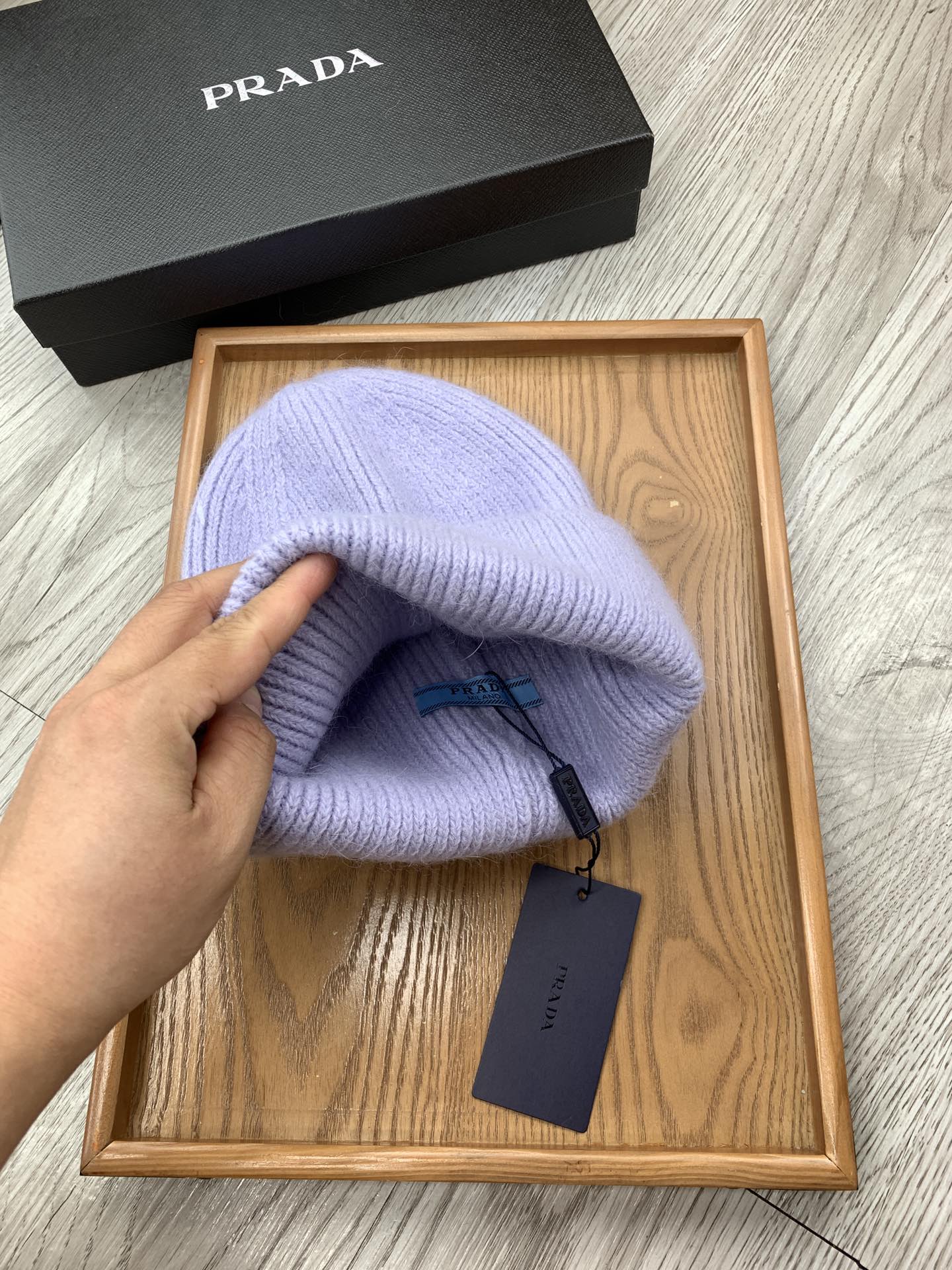 PRADA BEANIE HAT IN PASTEL PURPLE WOOL 108749