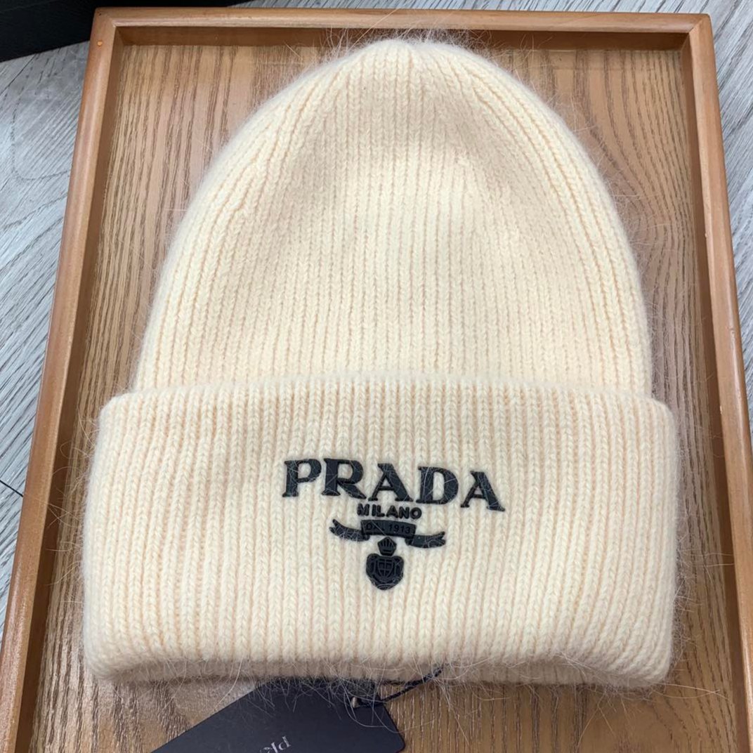 PRADA BEANIE HAT IN BEIGE CREAM WOOL 108745