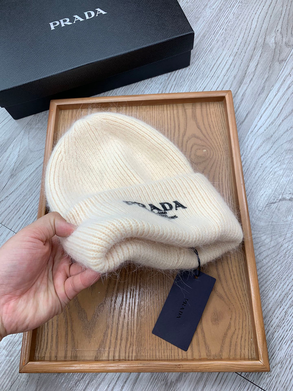 PRADA BEANIE HAT IN BEIGE CREAM WOOL 108745
