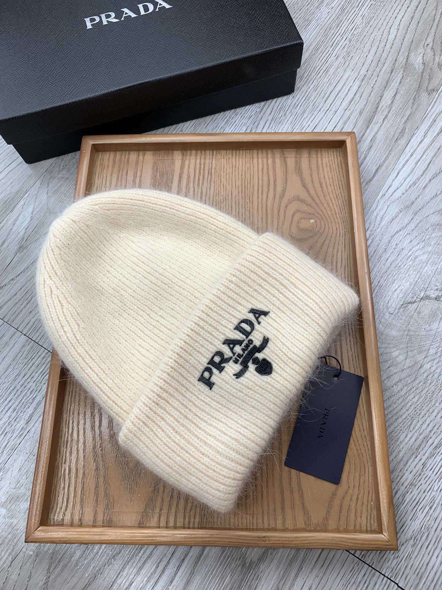 PRADA BEANIE HAT IN BEIGE CREAM WOOL 108745