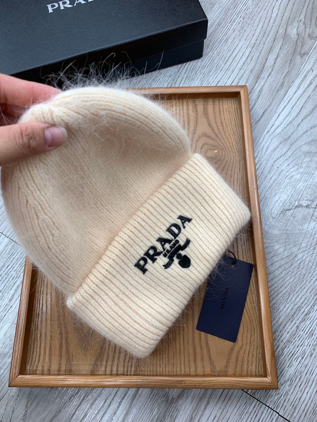 PRADA BEANIE HAT IN BEIGE CREAM WOOL 108745