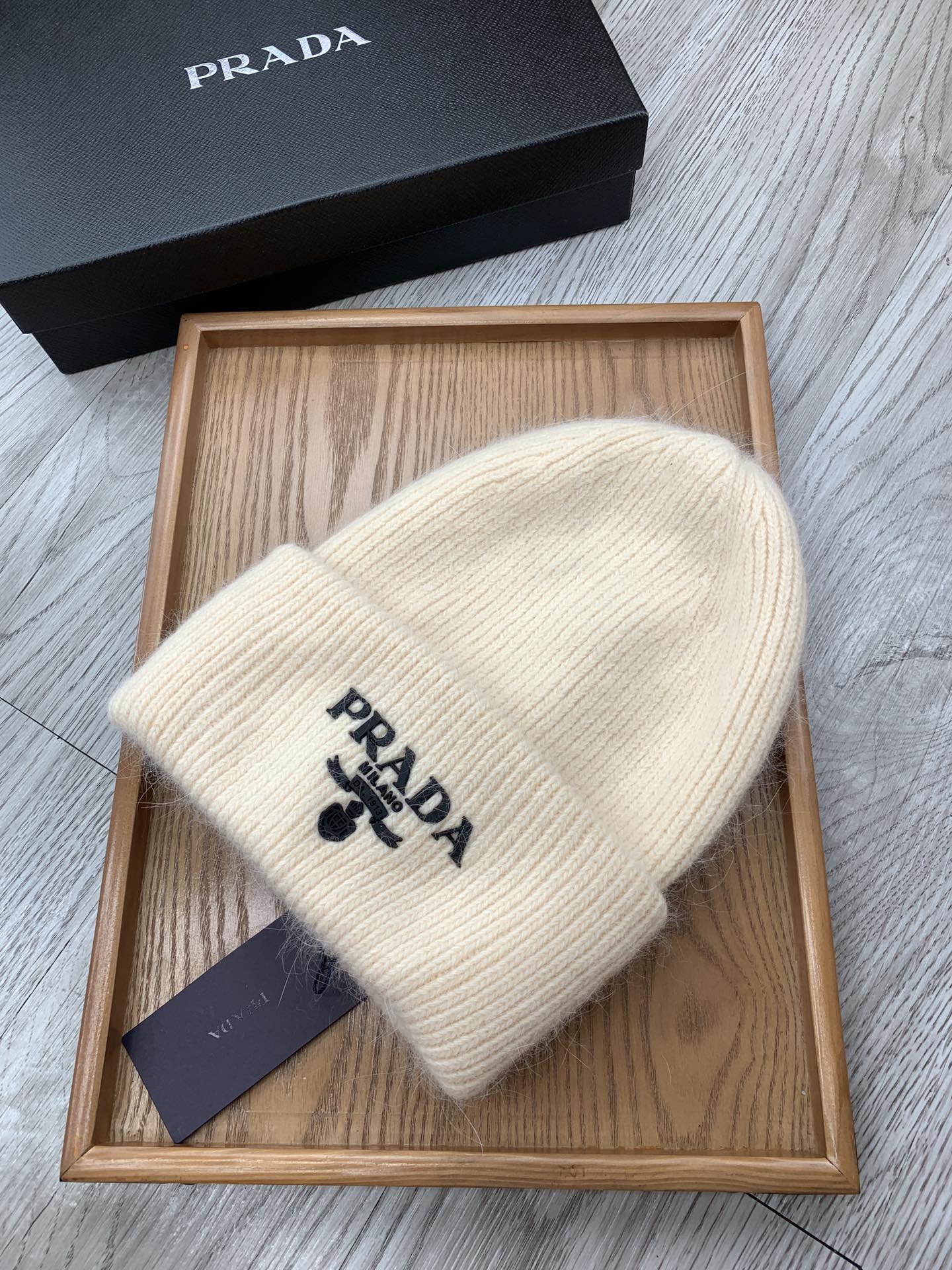 PRADA BEANIE HAT IN BEIGE CREAM WOOL 108745
