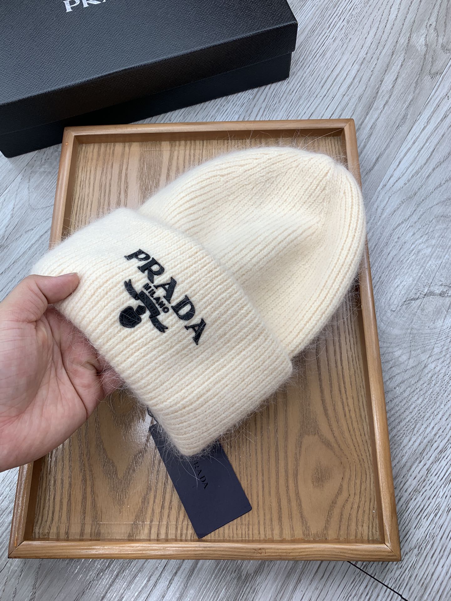PRADA BEANIE HAT IN BEIGE CREAM WOOL 108745