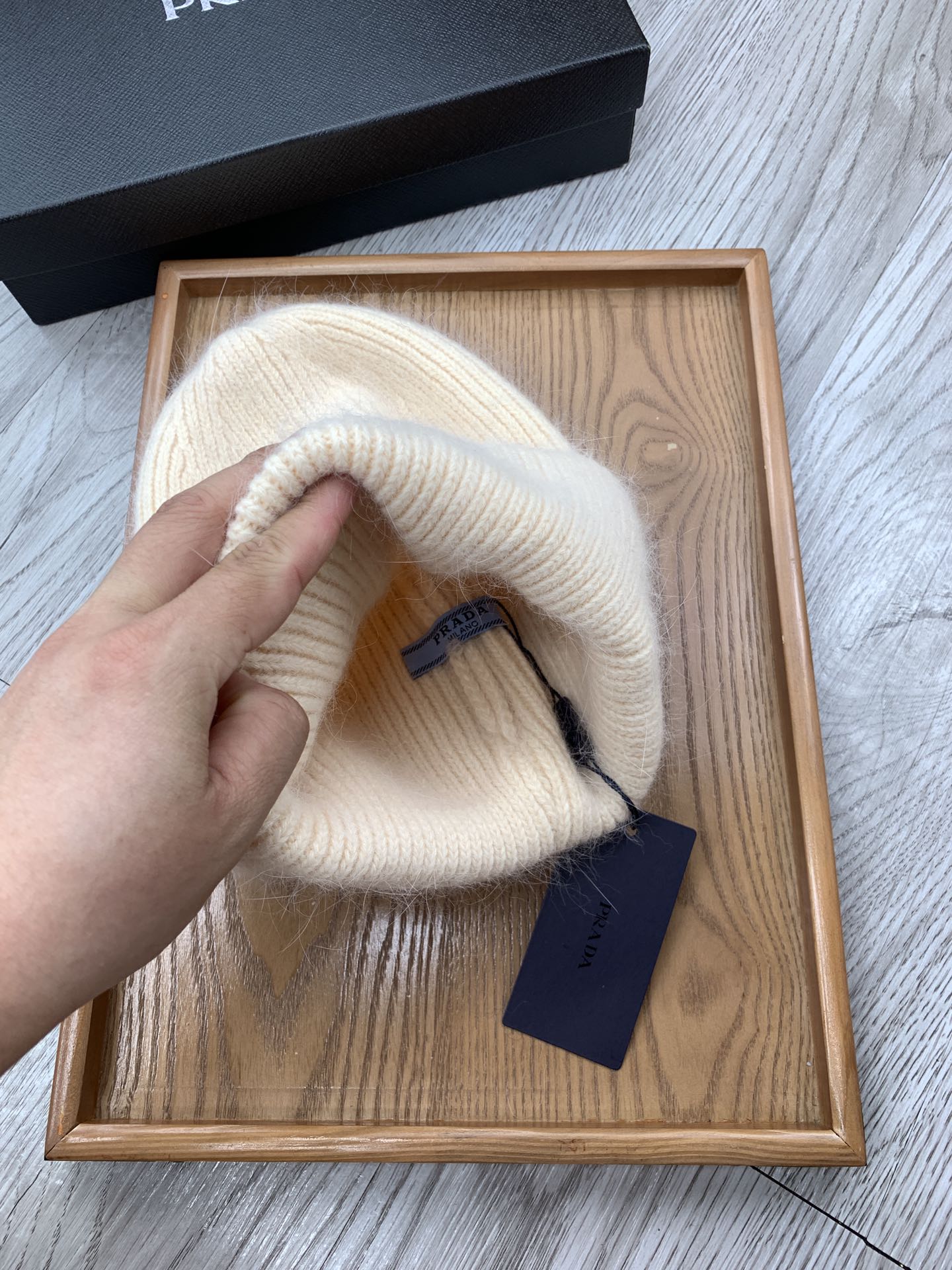 PRADA BEANIE HAT IN BEIGE CREAM WOOL 108745
