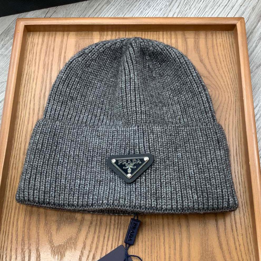 PRADA BEANIIE HAT IN GRAPHITE GRAY WOOL 335032
