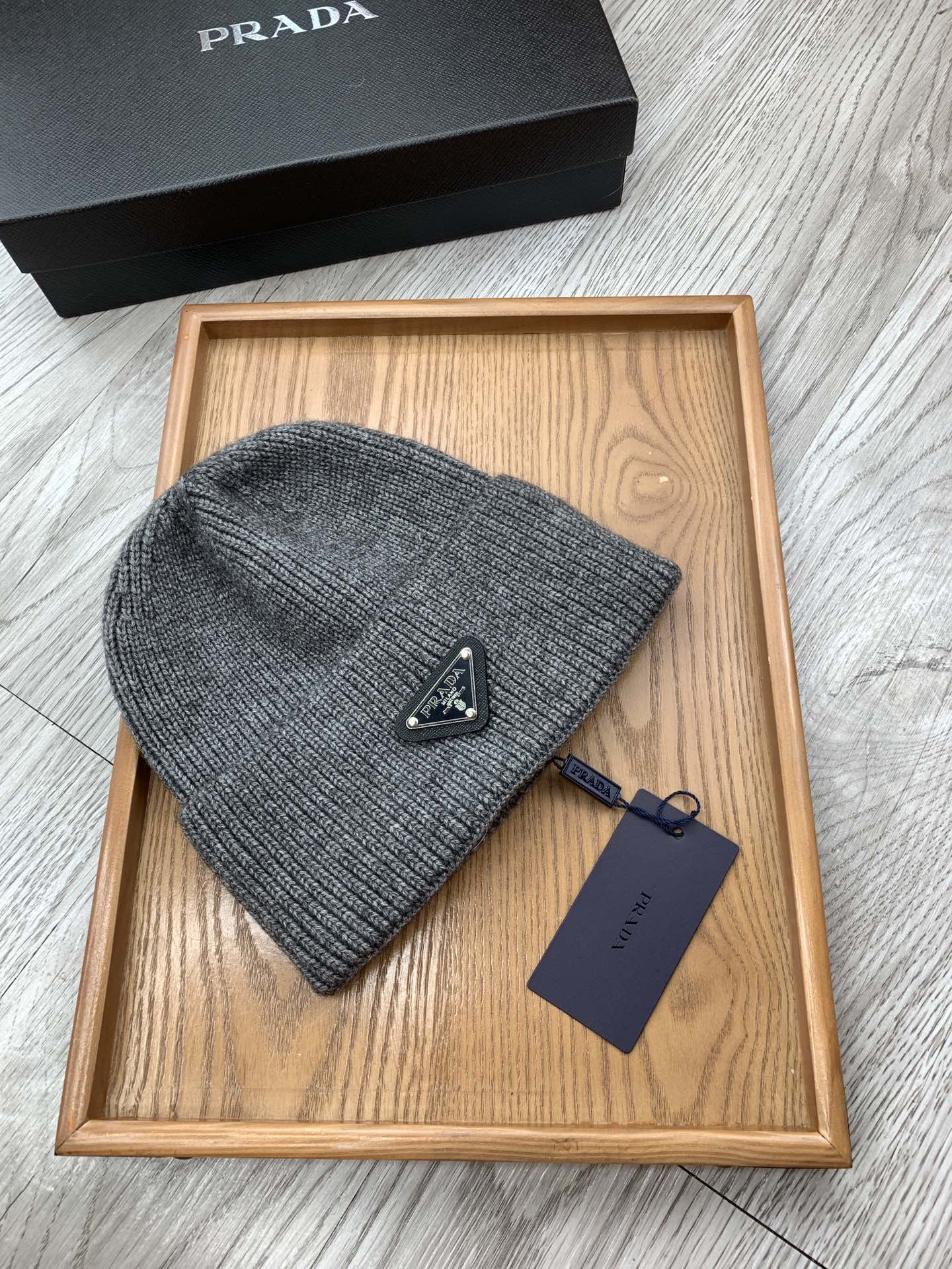 PRADA BEANIIE HAT IN GRAPHITE GRAY WOOL 335032