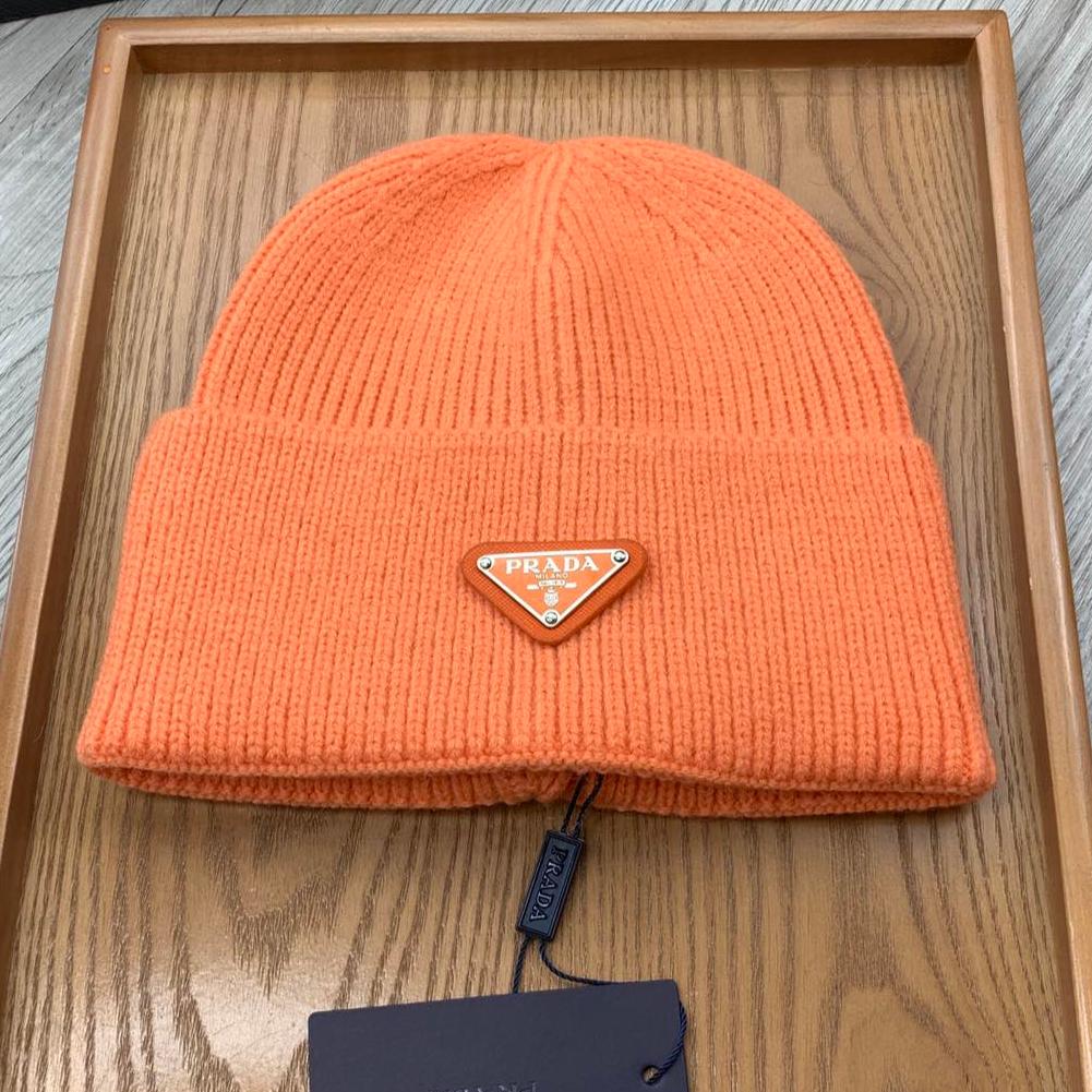 PRADA BEANIIE HAT IN CARROT ORANGE WOOL 335036