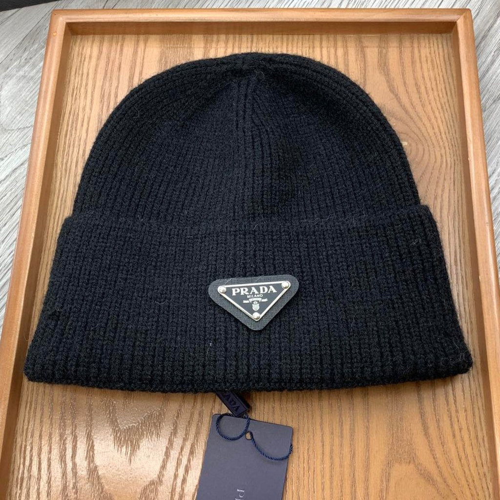 PRADA BEANIIE HAT IN BLACK WOOL 335039