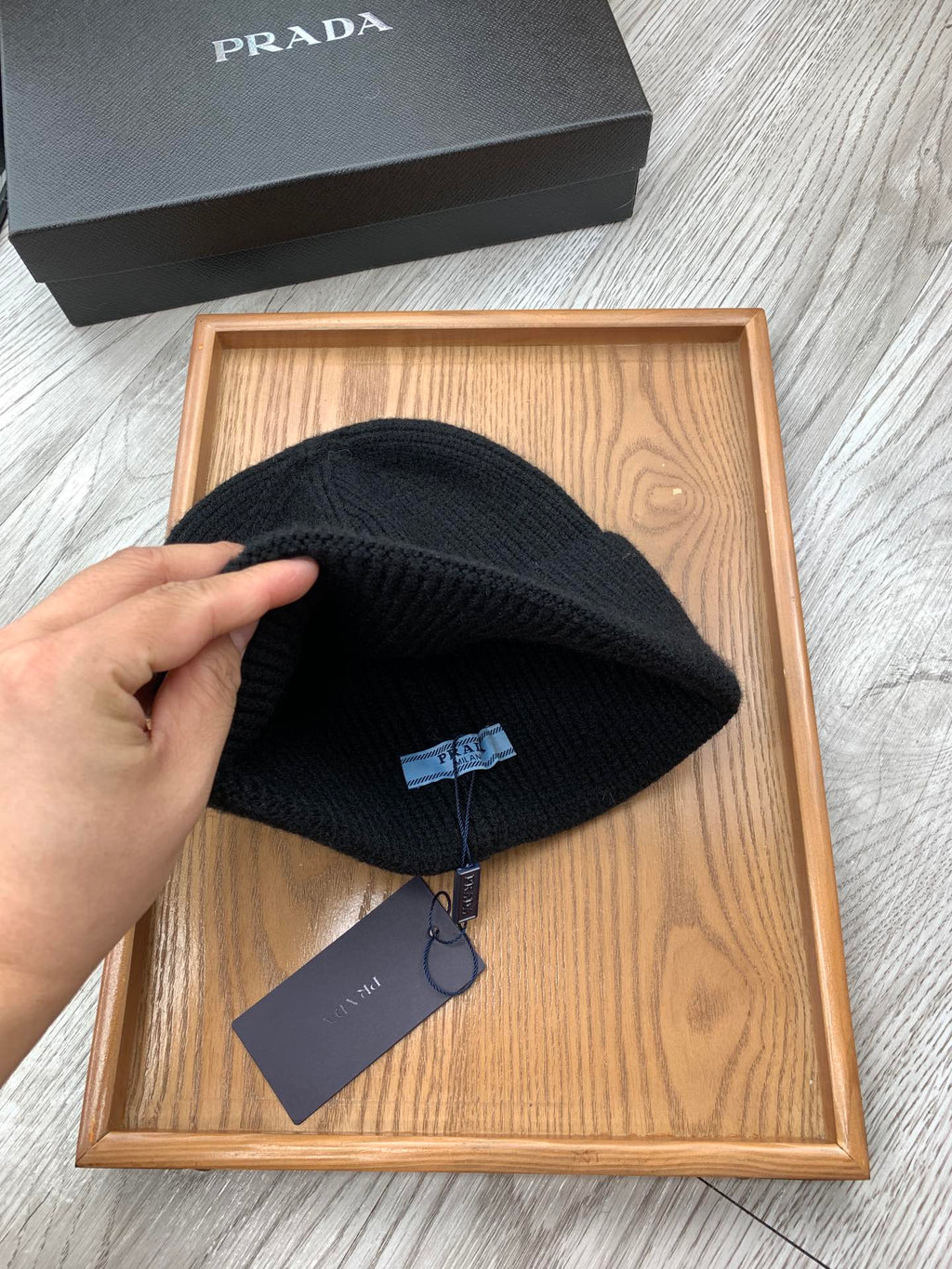 PRADA BEANIIE HAT IN BLACK WOOL 335039
