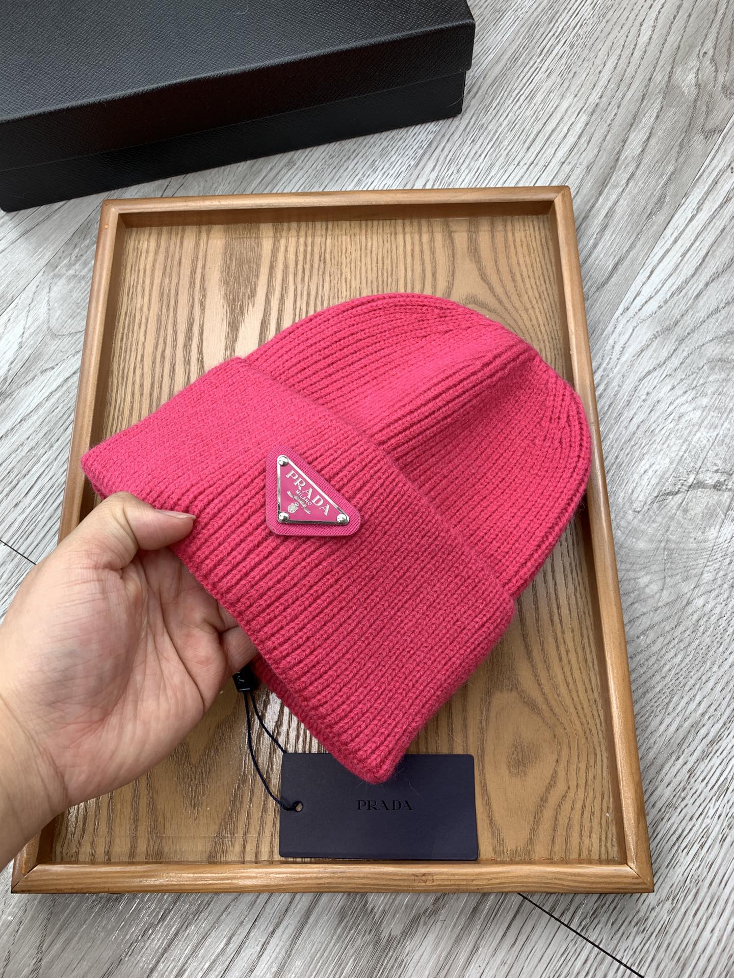 PRADA BEANIIE HAT IN BRIGHT PINK WOOL 335037