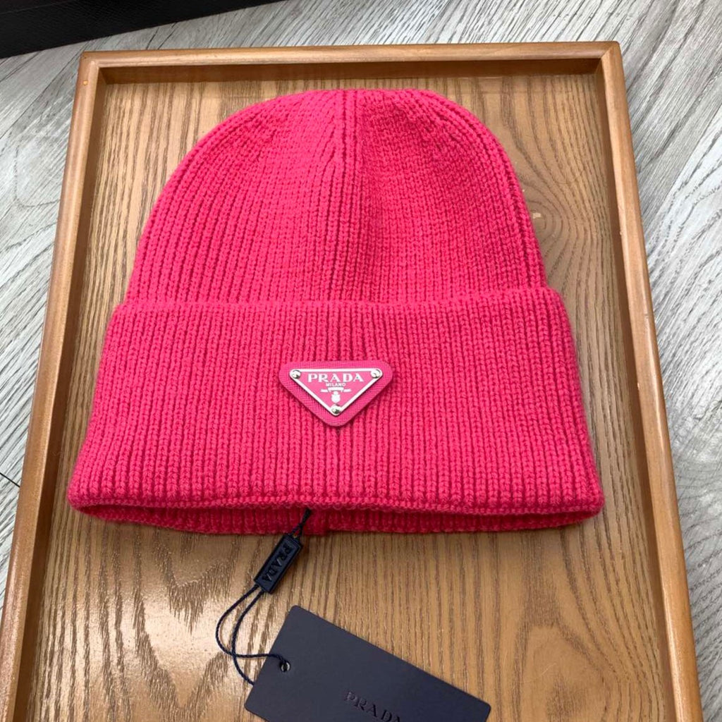 PRADA BEANIIE HAT IN BRIGHT PINK WOOL 335037