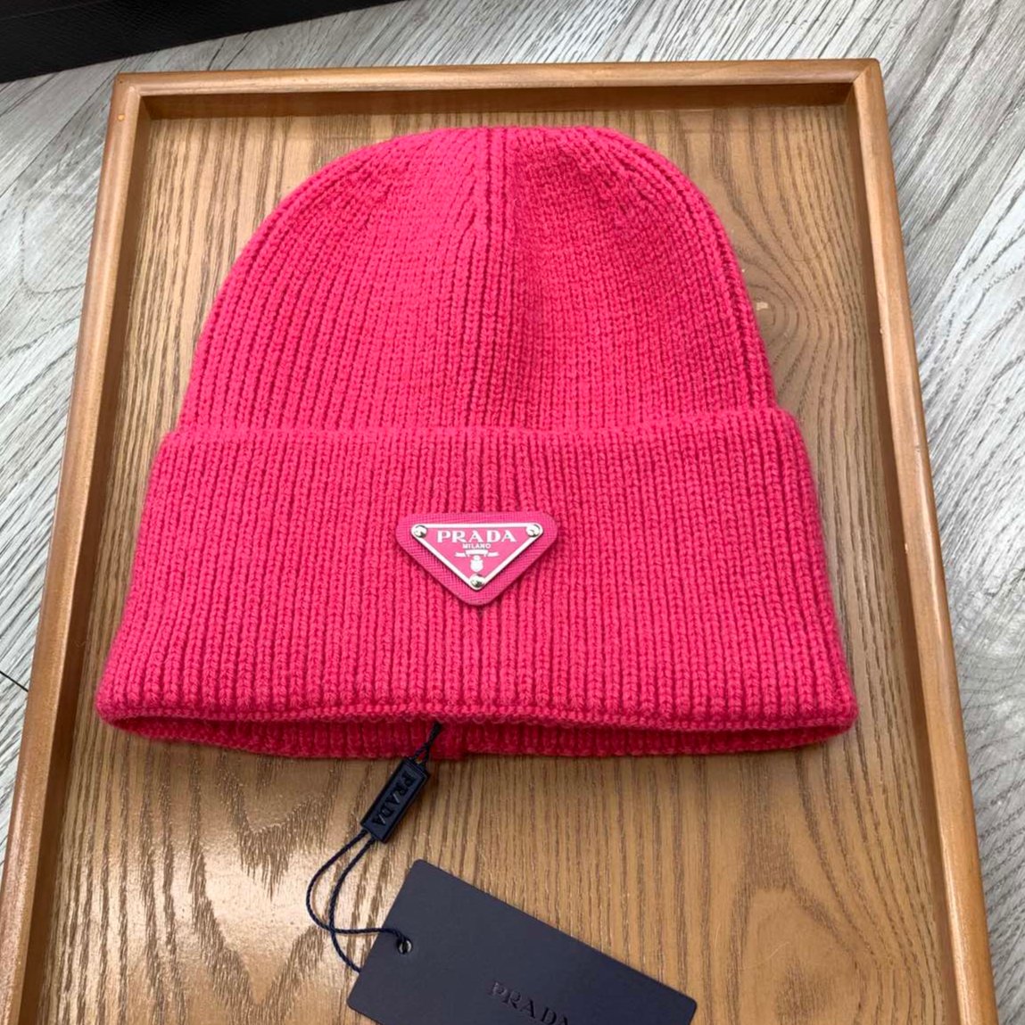 PRADA BEANIIE HAT IN BRIGHT PINK WOOL 335037
