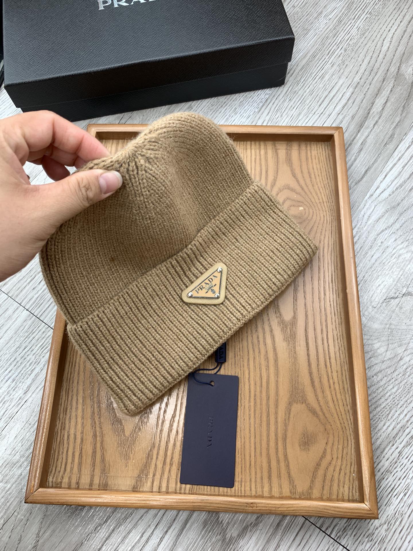 PRADA BEANIIE HAT IN CAMEL BROWN WOOL 335038