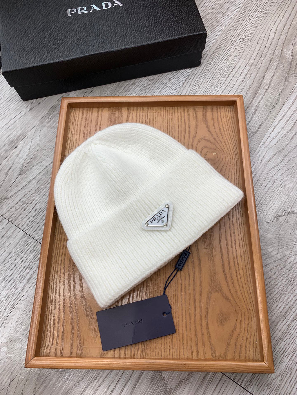 PRADA BEANIIE HAT IN WHITE WOOL 335040
