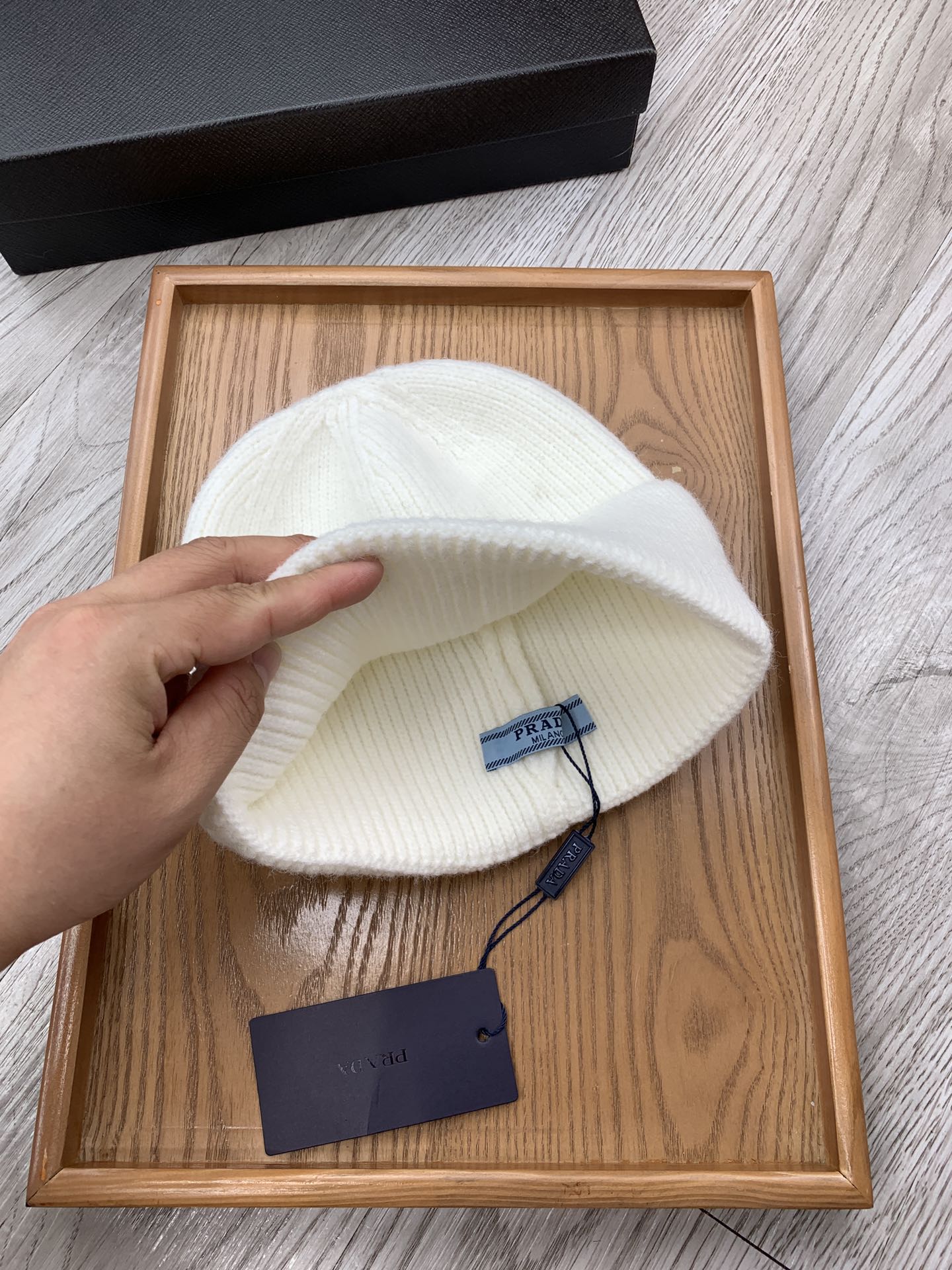 PRADA BEANIIE HAT IN WHITE WOOL 335040