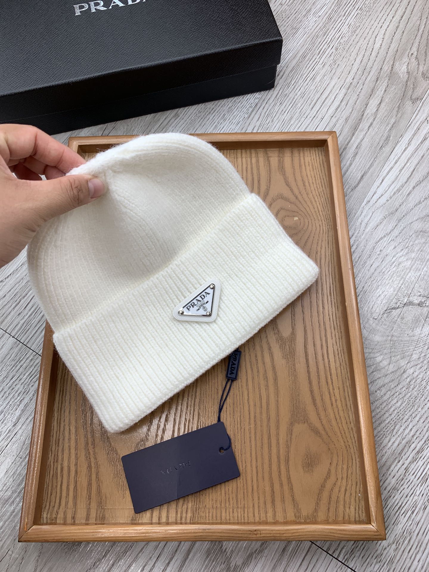 PRADA BEANIIE HAT IN WHITE WOOL 335040