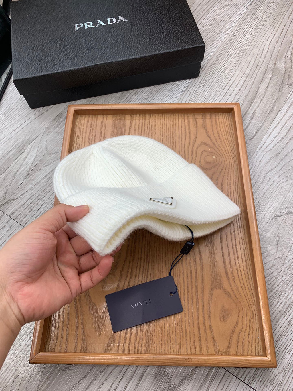 PRADA BEANIIE HAT IN WHITE WOOL 335040