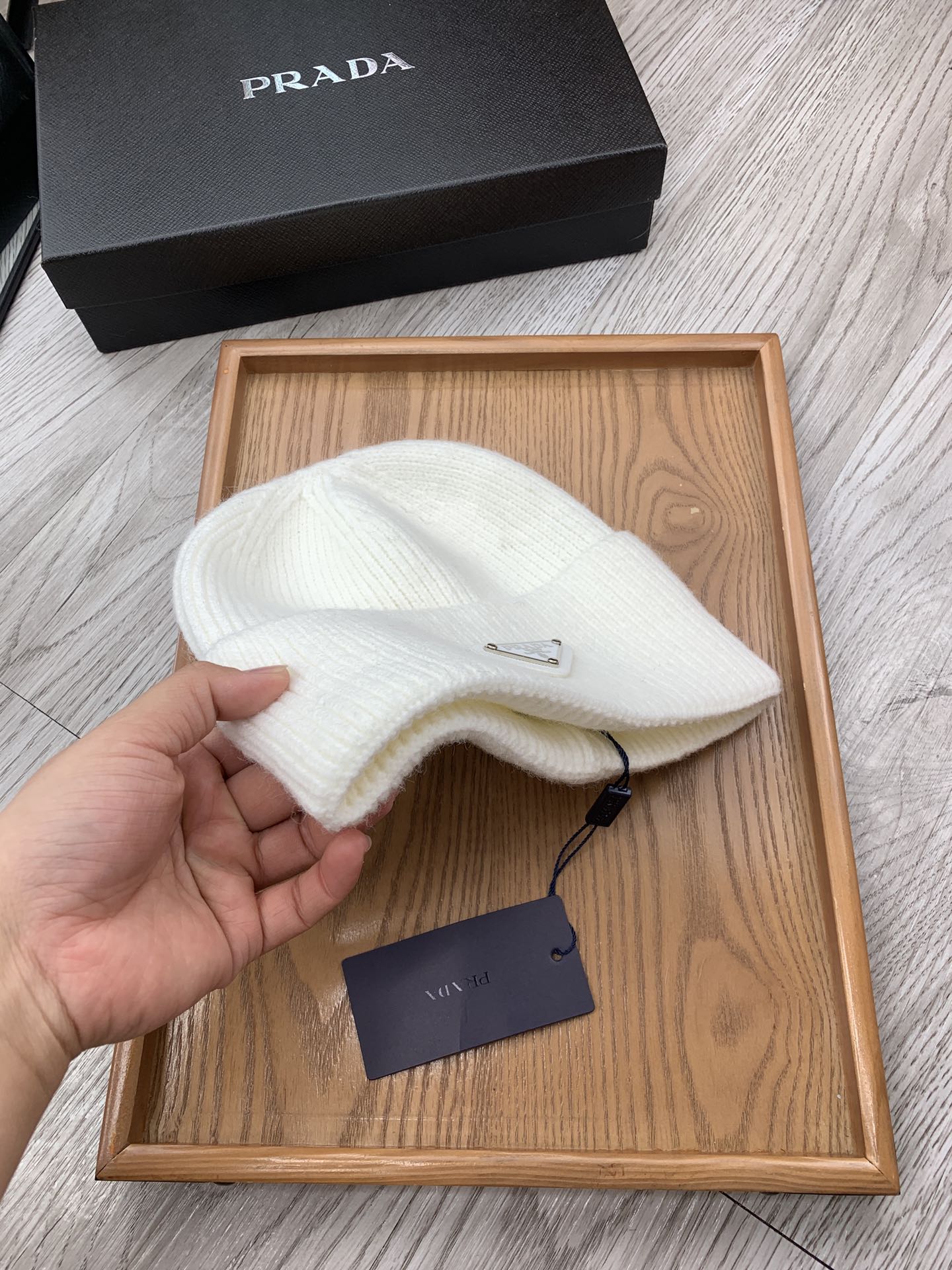 PRADA BEANIIE HAT IN WHITE WOOL 335040
