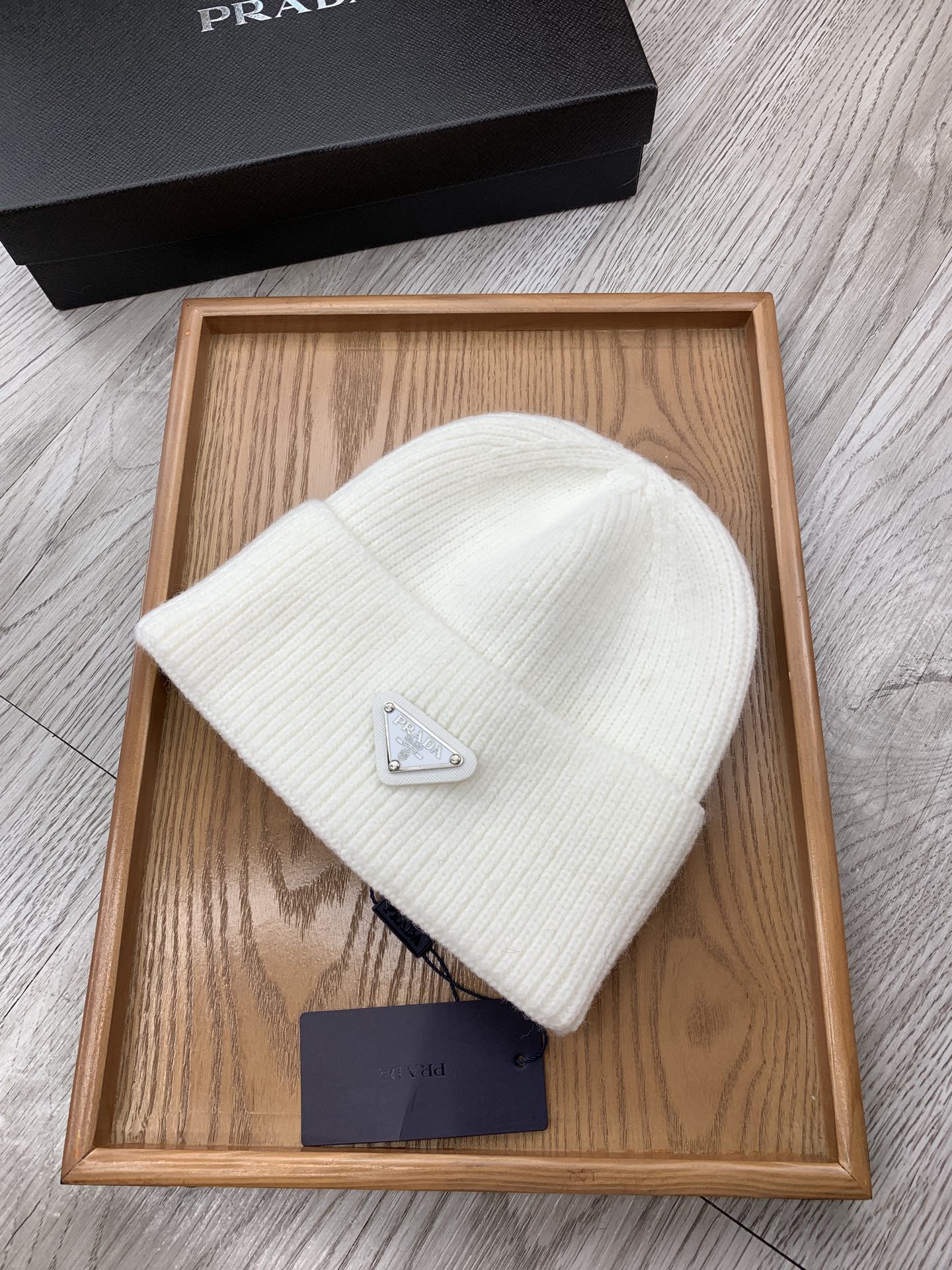 PRADA BEANIIE HAT IN WHITE WOOL 335040