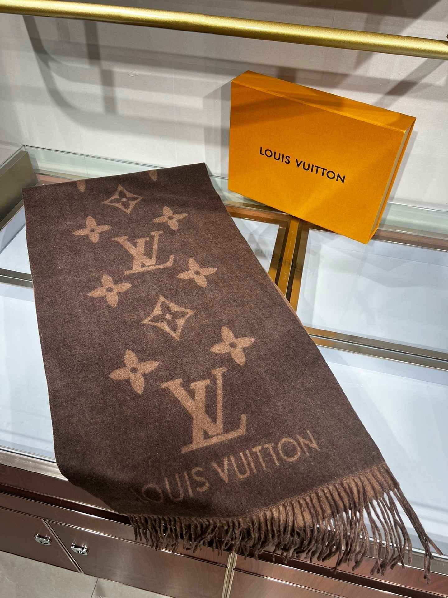 LOUIS VUITTON LV SCARF 180 CM IN CASHMERE 692999