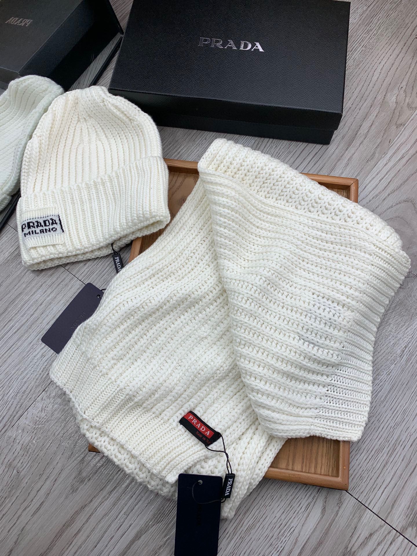 PRADA SET SCARF AND HAT IN WHITE WOOL AND RABBIT FUR 388991