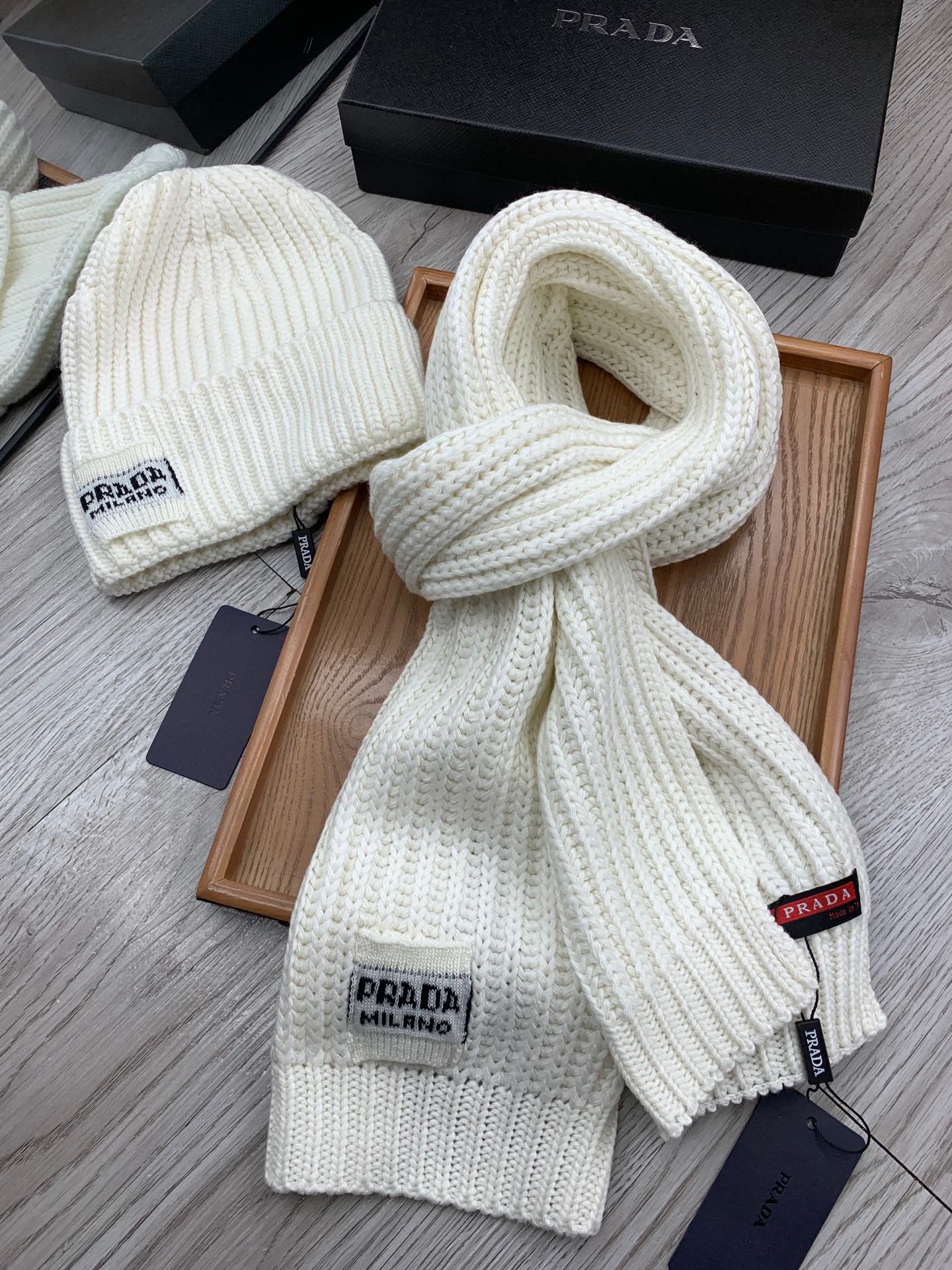 PRADA SET SCARF AND HAT IN WHITE WOOL AND RABBIT FUR 388991