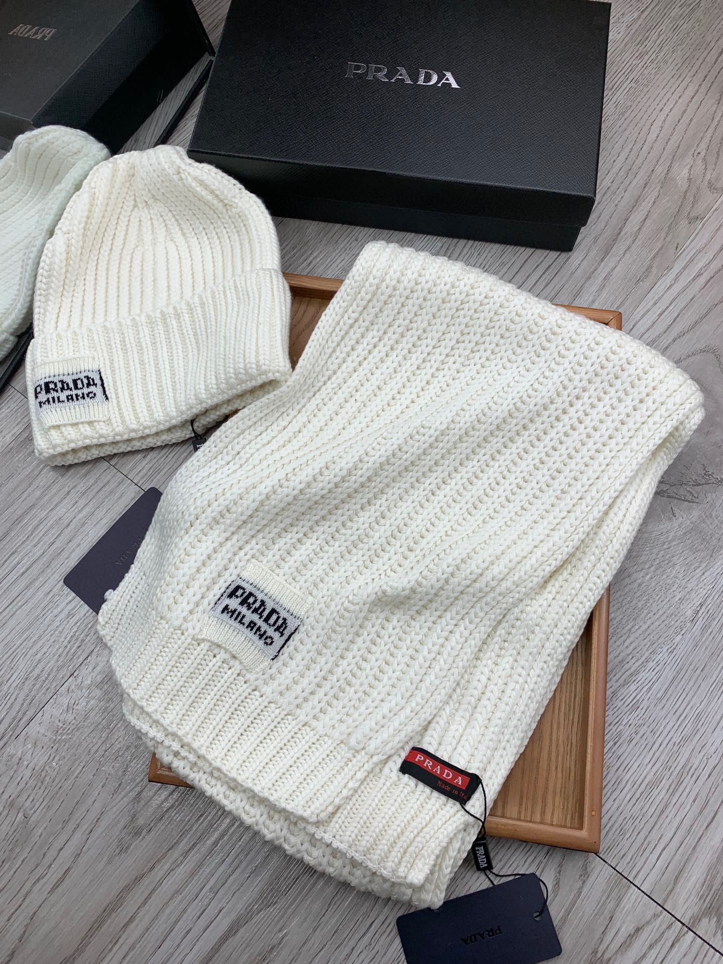 PRADA SET SCARF AND HAT IN WHITE WOOL AND RABBIT FUR 388991
