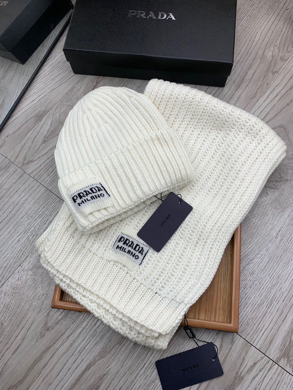 PRADA SET SCARF AND HAT IN WHITE WOOL AND RABBIT FUR 388991