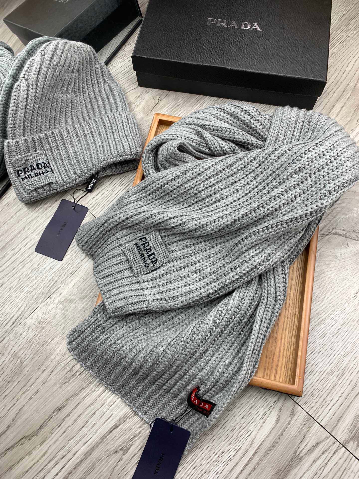 PRADA SET SCARF AND HAT IN PALE GRAY WOOL AND RABBIT FUR 388992