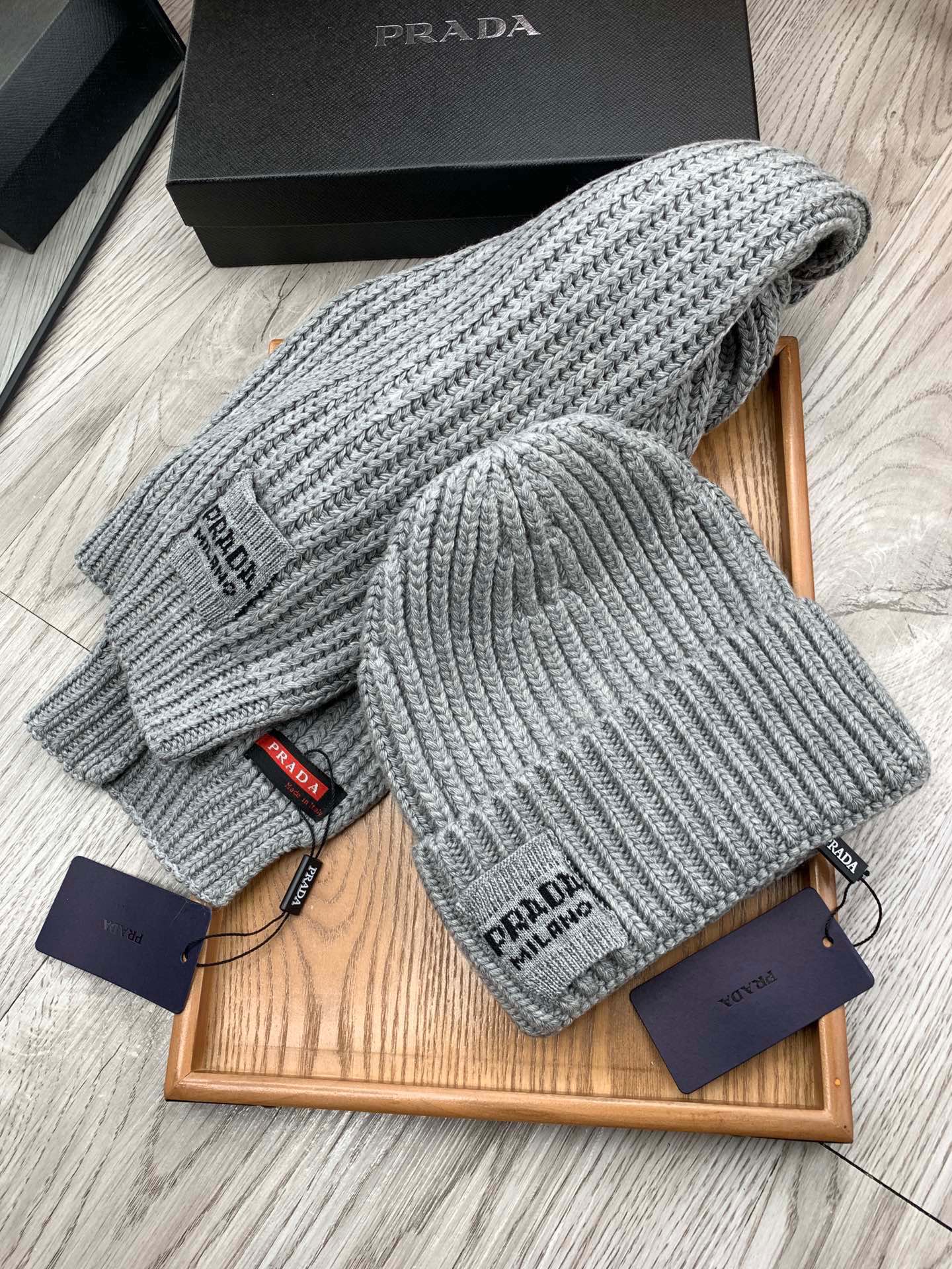 PRADA SET SCARF AND HAT IN PALE GRAY WOOL AND RABBIT FUR 388992