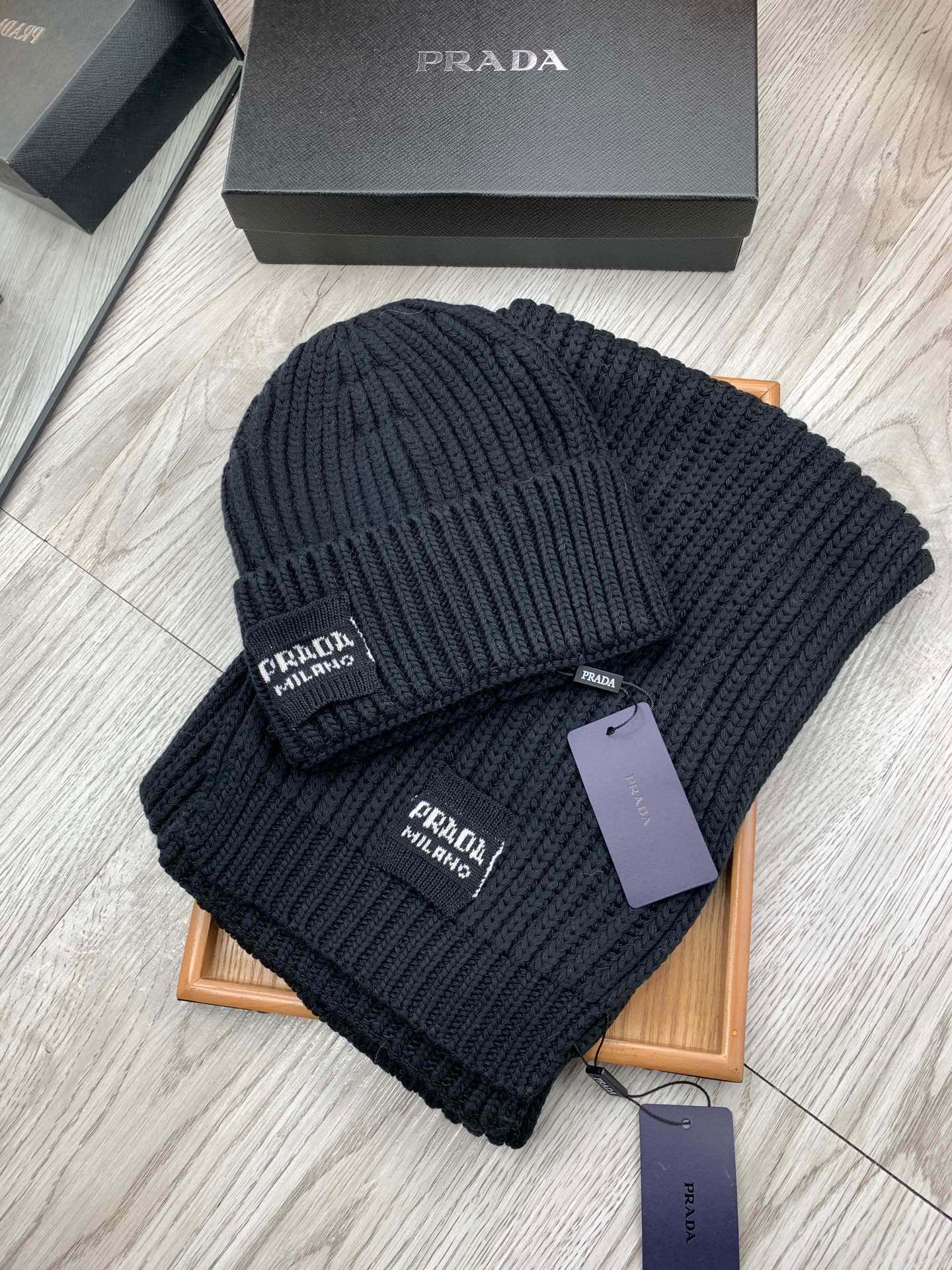 PRADA SET SCARF AND HAT IN BLACK WOOL AND RABBIT FUR 388994