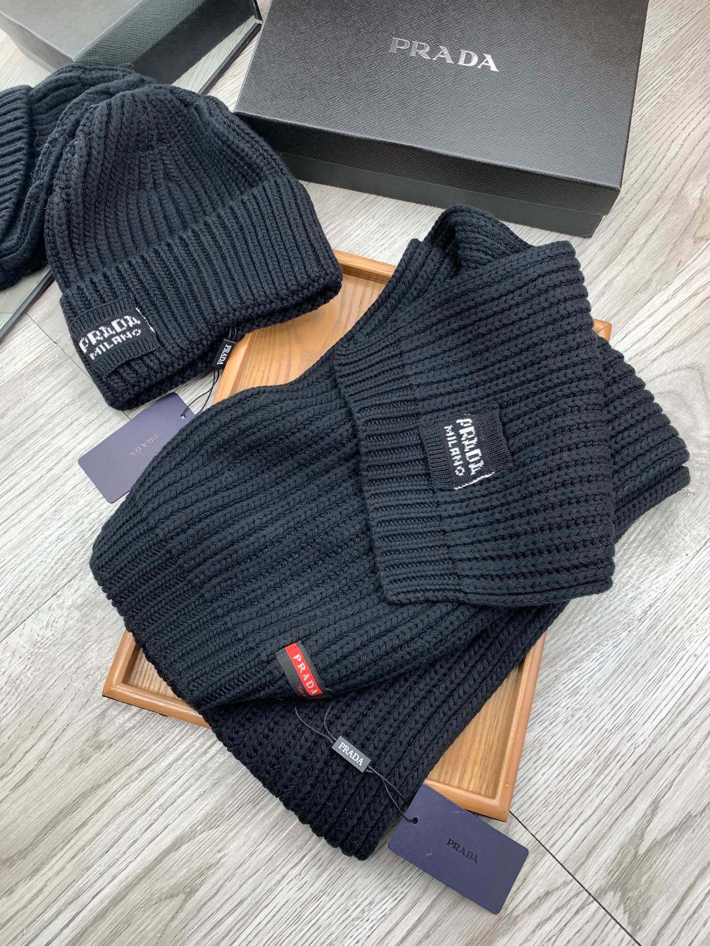 PRADA SET SCARF AND HAT IN BLACK WOOL AND RABBIT FUR 388994