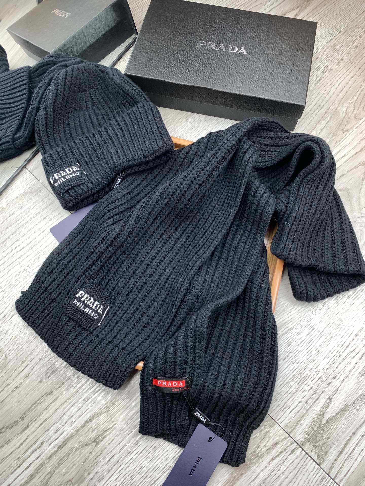 PRADA SET SCARF AND HAT IN BLACK WOOL AND RABBIT FUR 388994