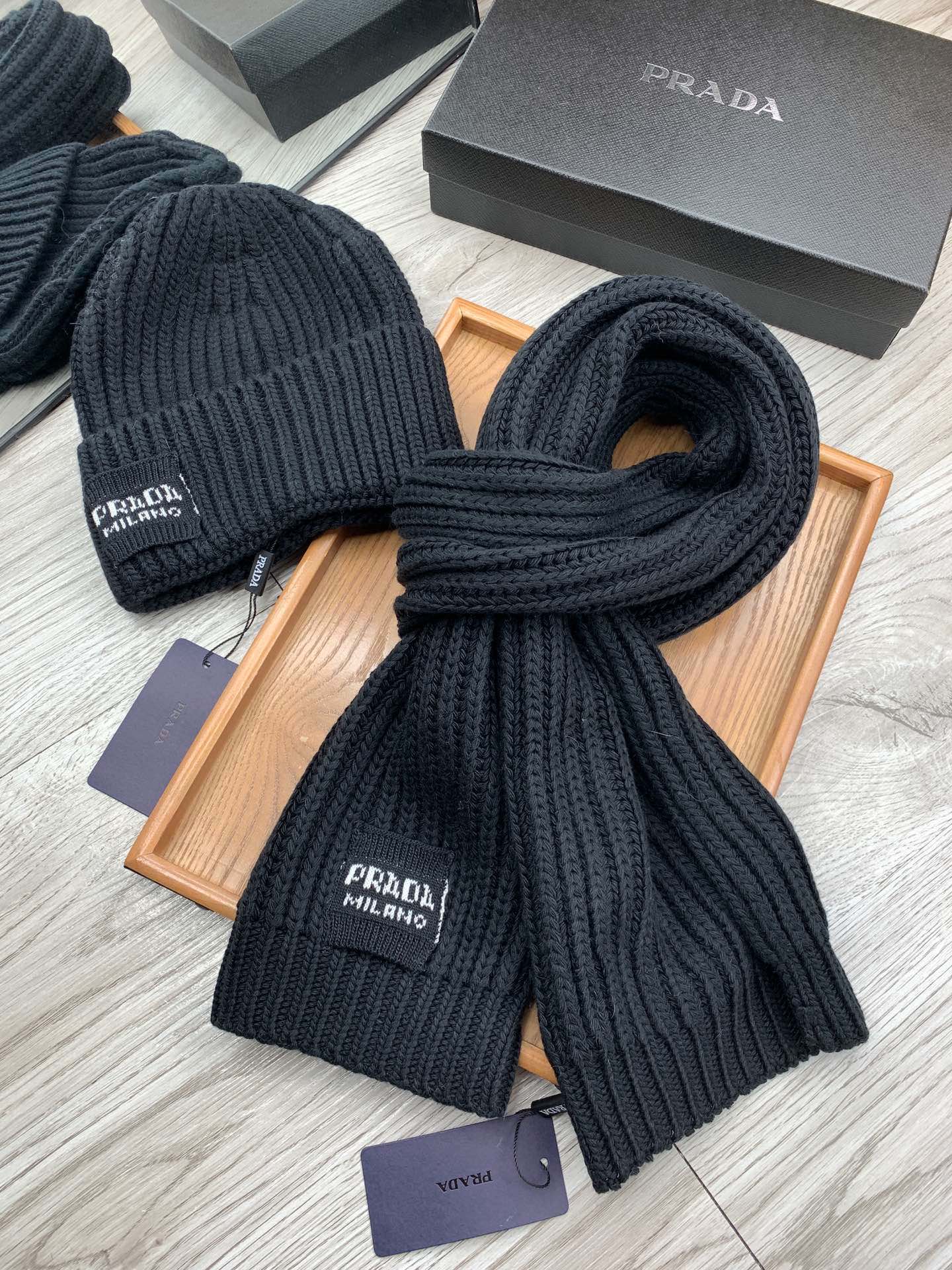 PRADA SET SCARF AND HAT IN BLACK WOOL AND RABBIT FUR 388994