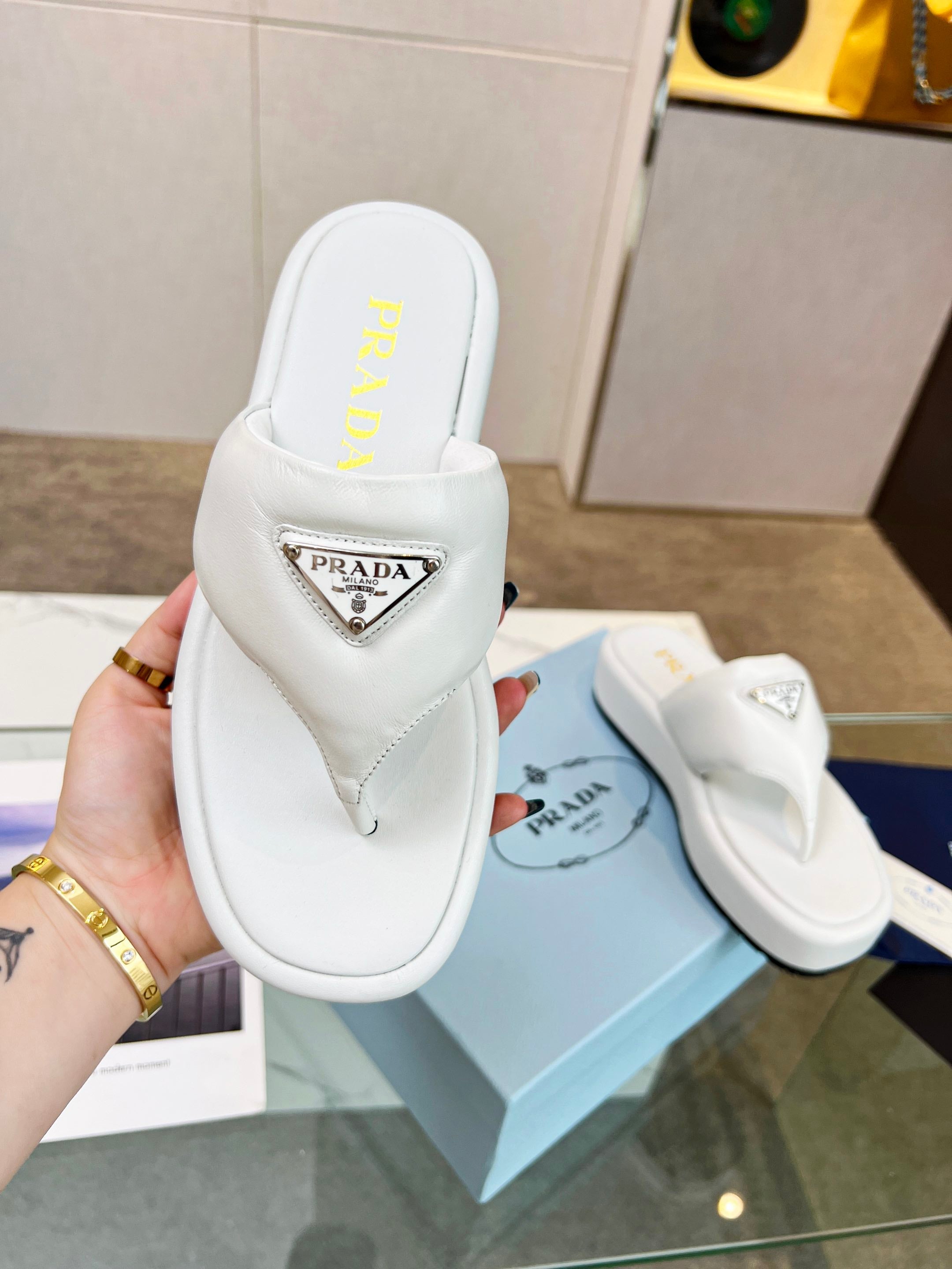 PRADA SOFT PADDED NAPPA THONG WEDGE SANLS WHITE LAMBSKIN