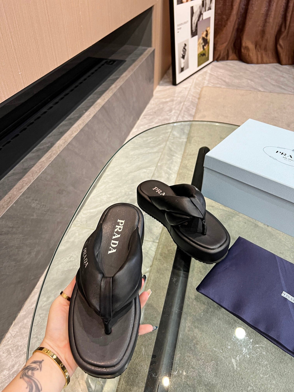 PRADA THONG FLATFORM SANLS BLACK LAMBSKIN