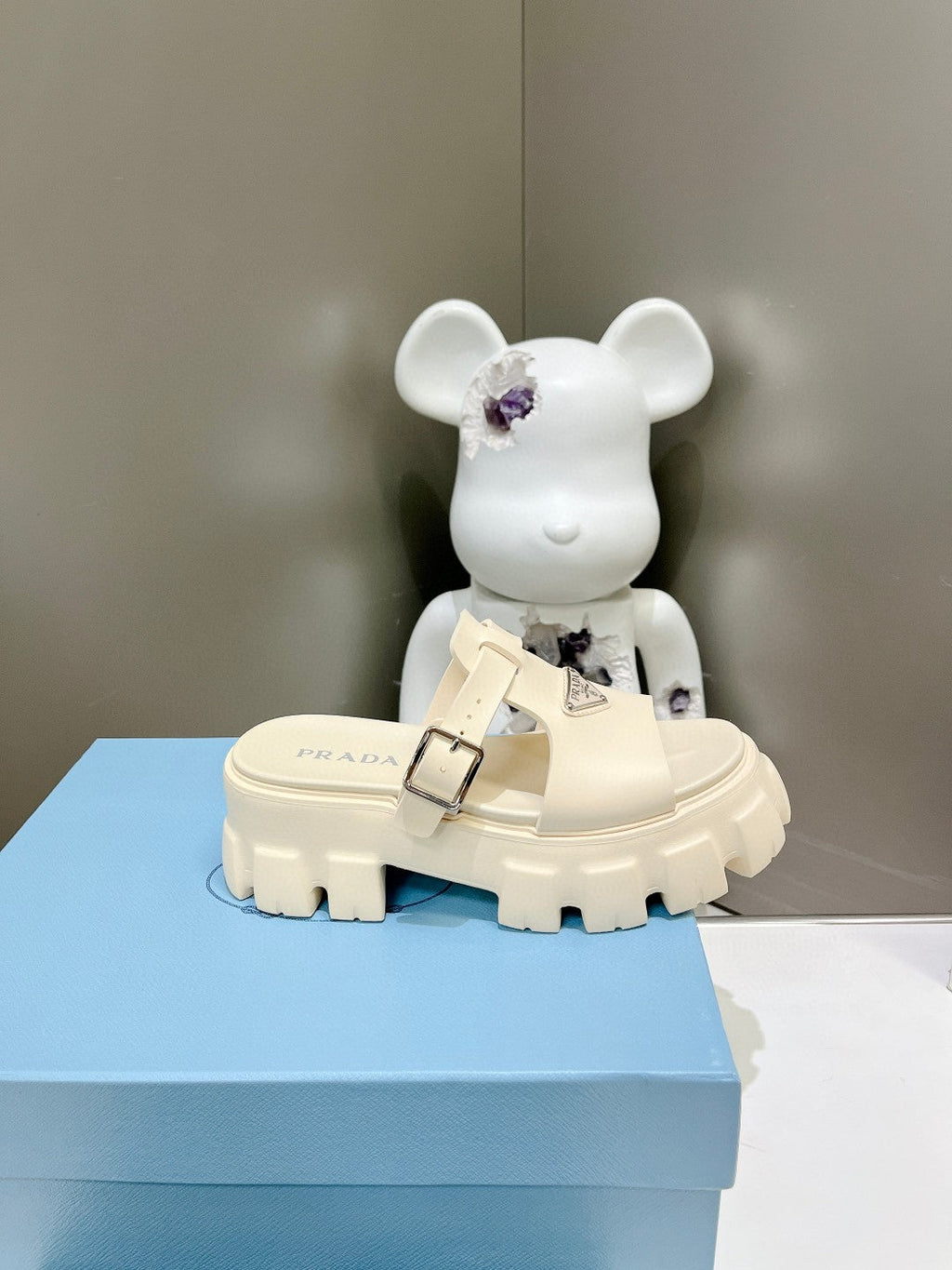 PRADA MONOLITH SLIPPER SANLS IN BEIGE RUBBER