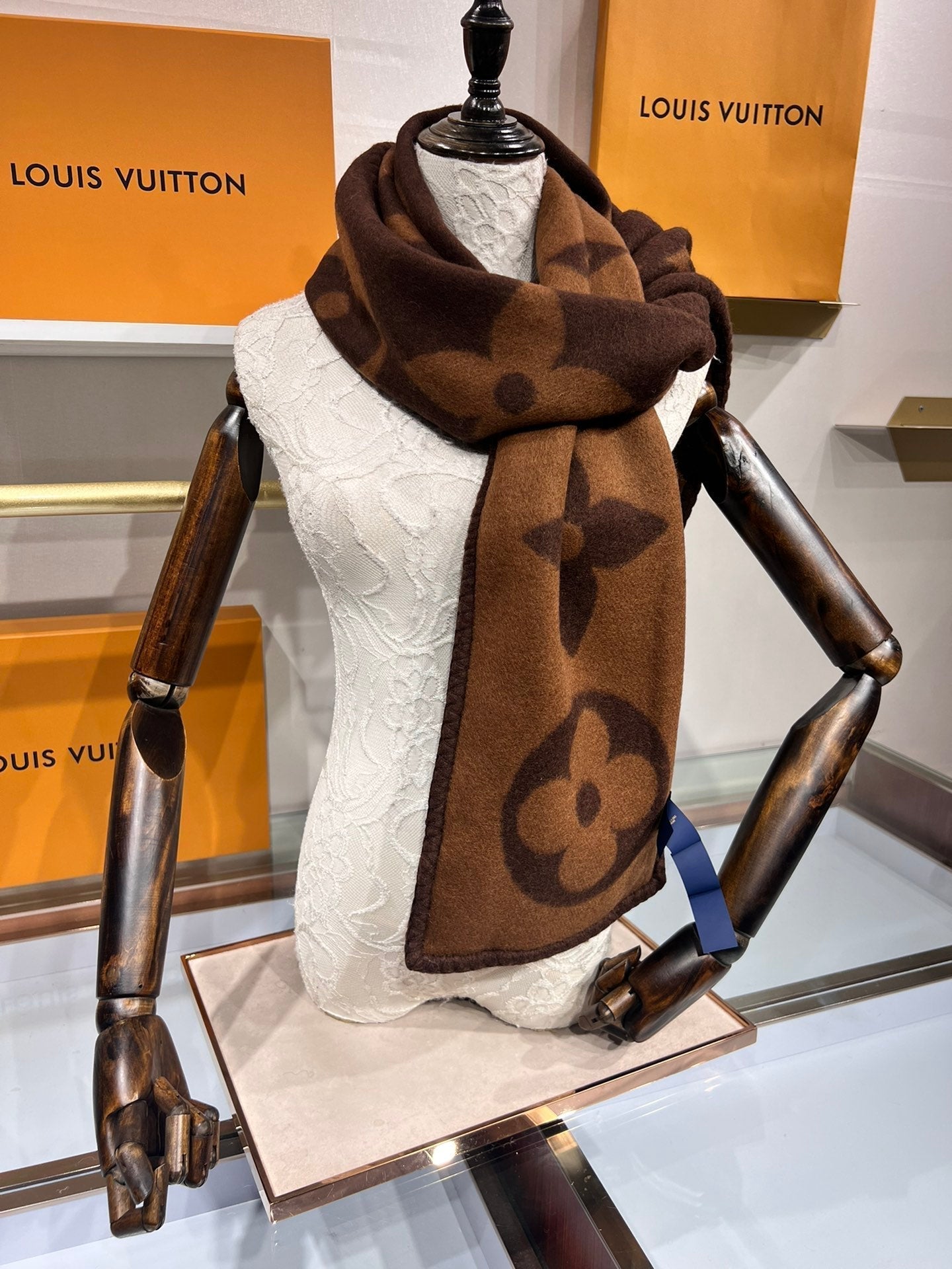 LOUIS VUITTON LV SCARF 240 CM IN CASHMERE 737199