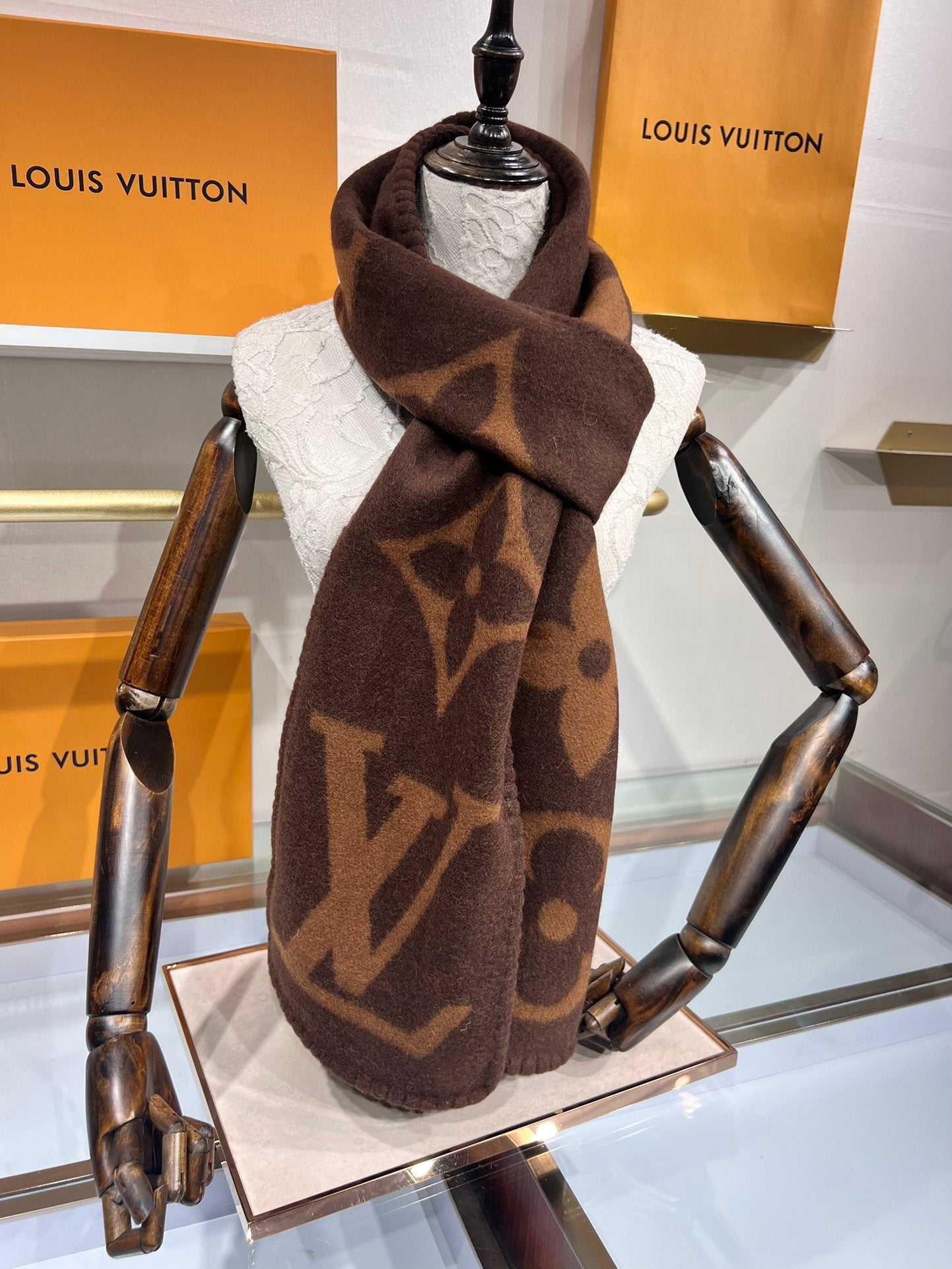 LOUIS VUITTON LV SCARF 240 CM IN CASHMERE 737199