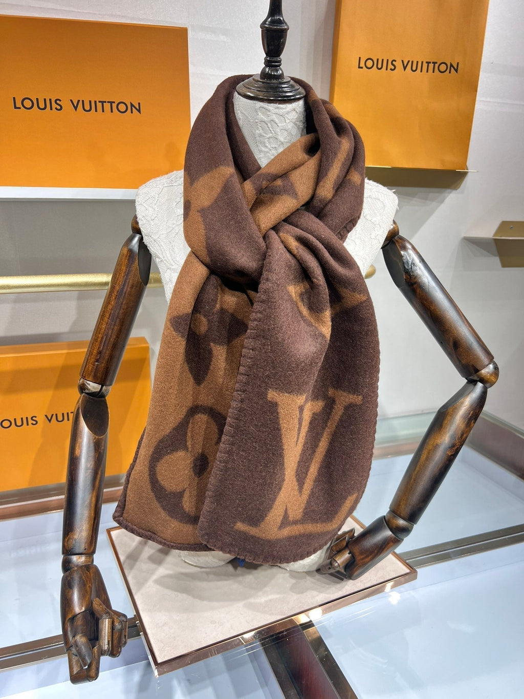LOUIS VUITTON LV SCARF 240 CM IN CASHMERE 737199