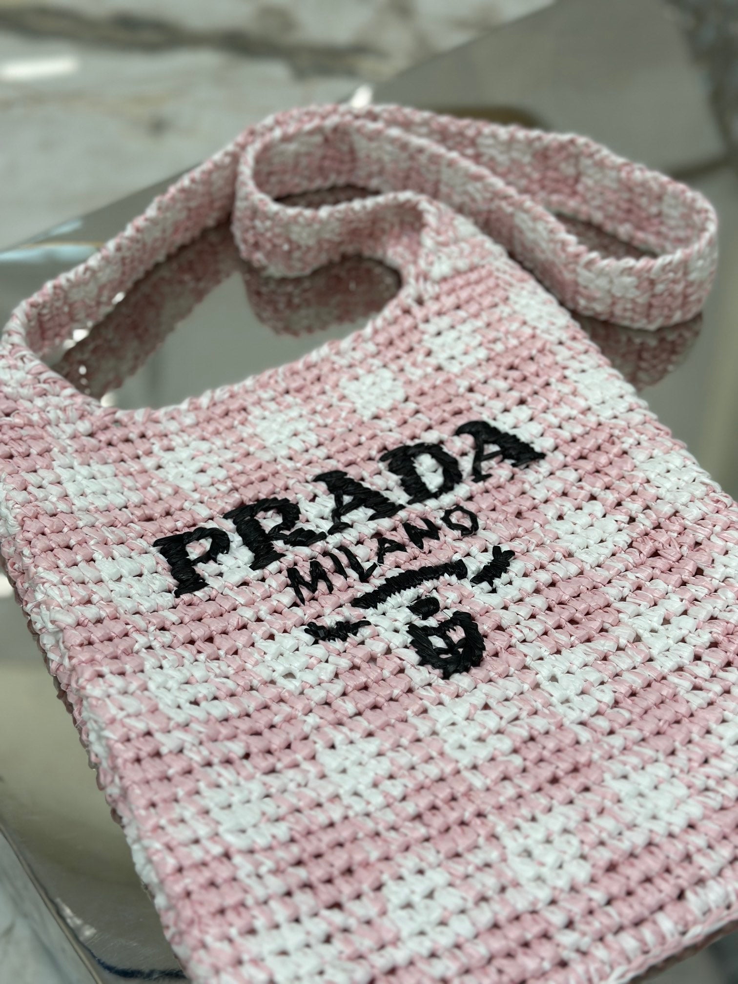 PRADA SMALL TOTE BAG 29 IN PINK MIX WHITE AND BLACK WOVEN RAFFIA