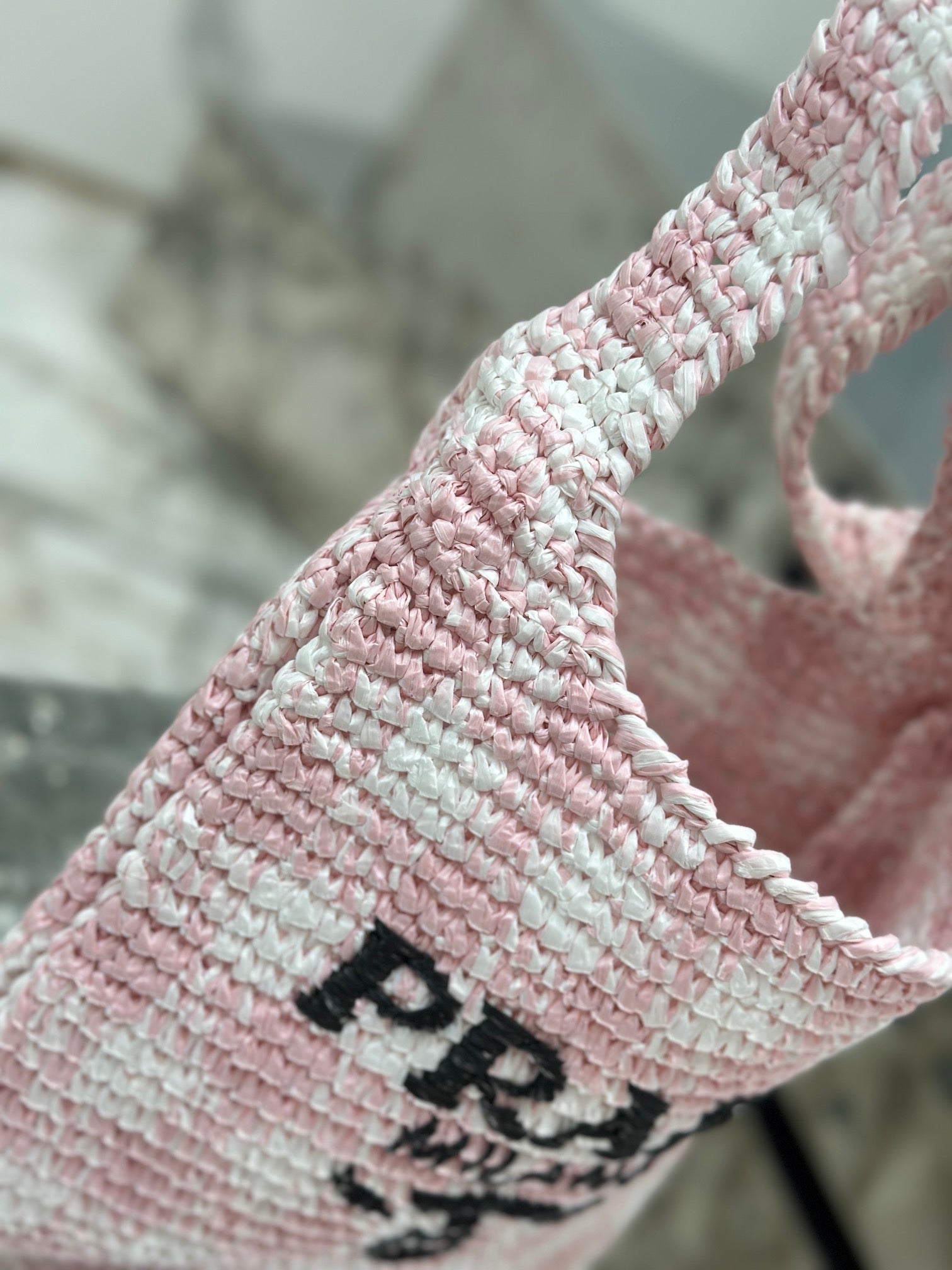 PRADA SMALL TOTE BAG 29 IN PINK MIX WHITE AND BLACK WOVEN RAFFIA