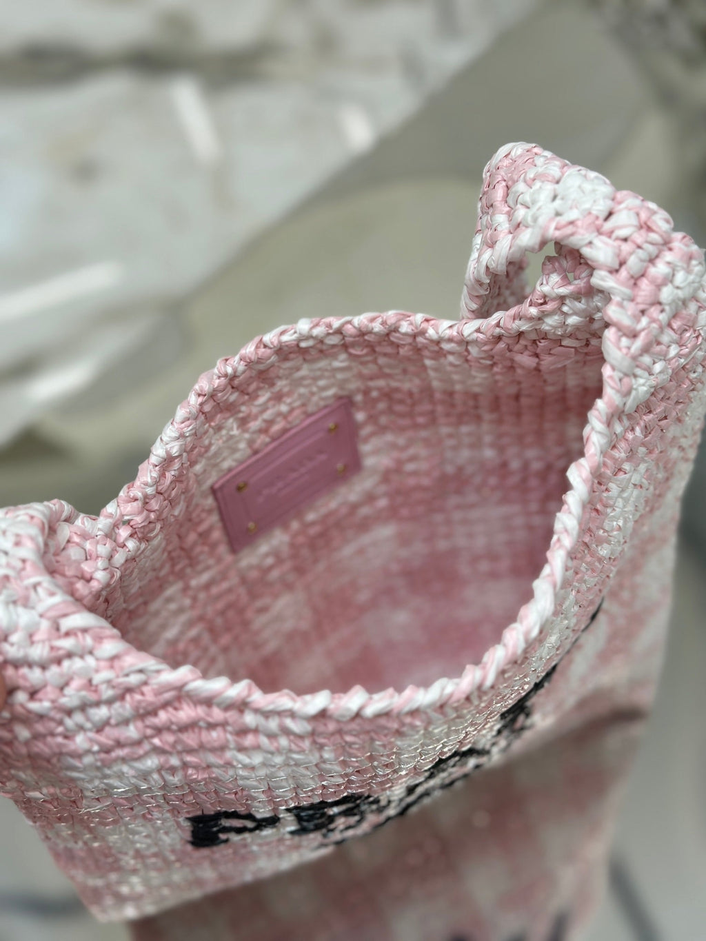 PRADA SMALL TOTE BAG 29 IN PINK MIX WHITE AND BLACK WOVEN RAFFIA
