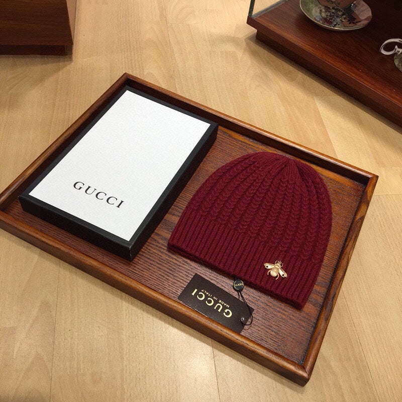 GUCCI SET SCARF AND HAT IN JAM RED WOOL 945022