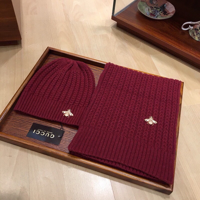 GUCCI SET SCARF AND HAT IN JAM RED WOOL 945022