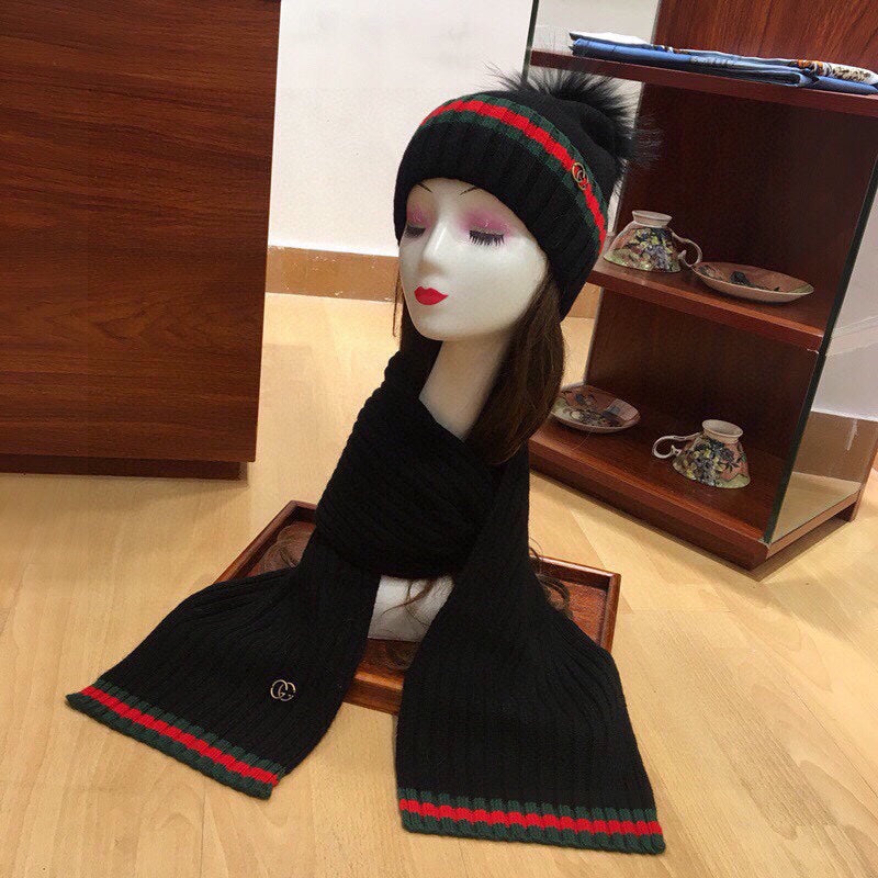 GUCCI SET SCARF AND HAT IN BLACK WOOL AND CASHMERE 945027